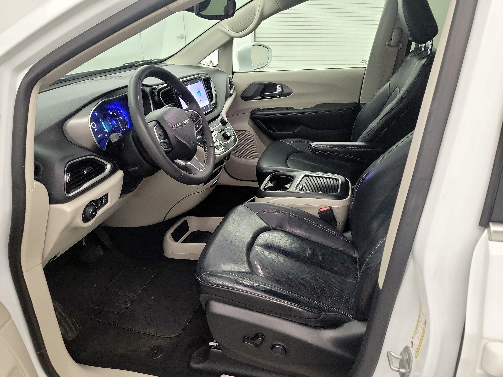 Thumbnail: 2022 Chrysler Pacifica - 11