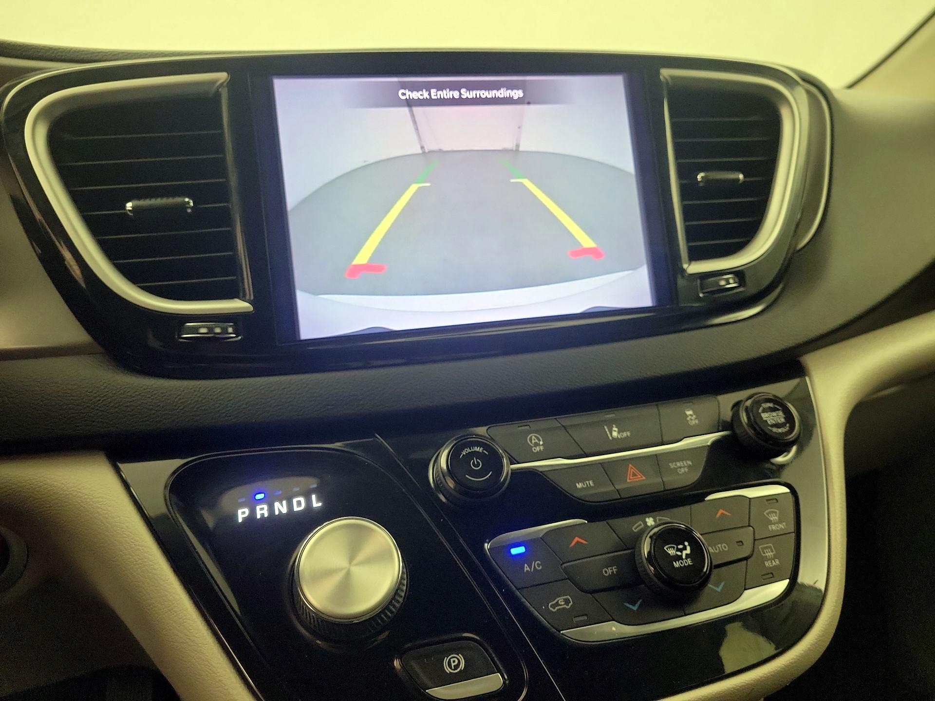 Thumbnail: 2022 Chrysler Pacifica - 13