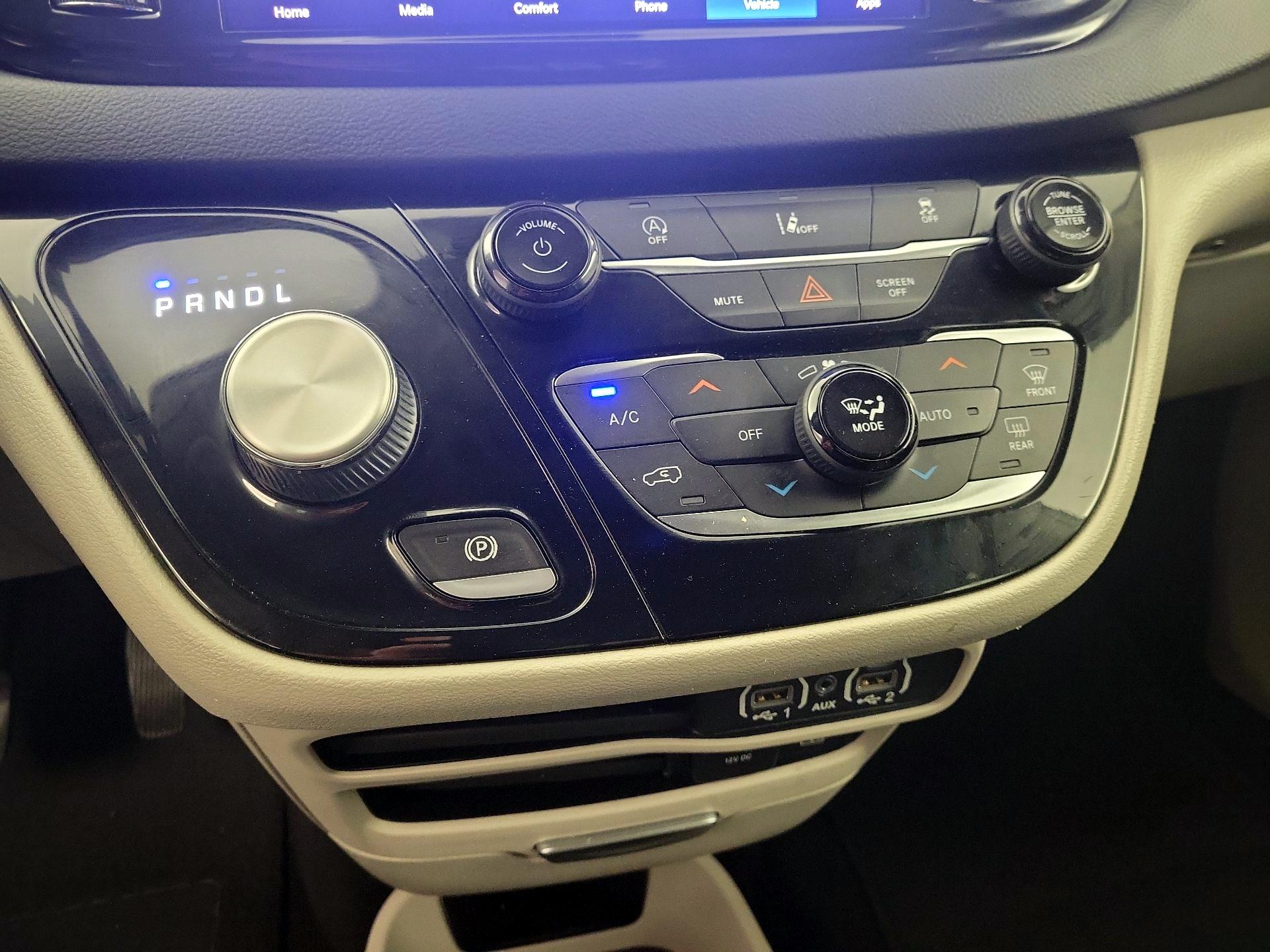 Thumbnail: 2022 Chrysler Pacifica - 15