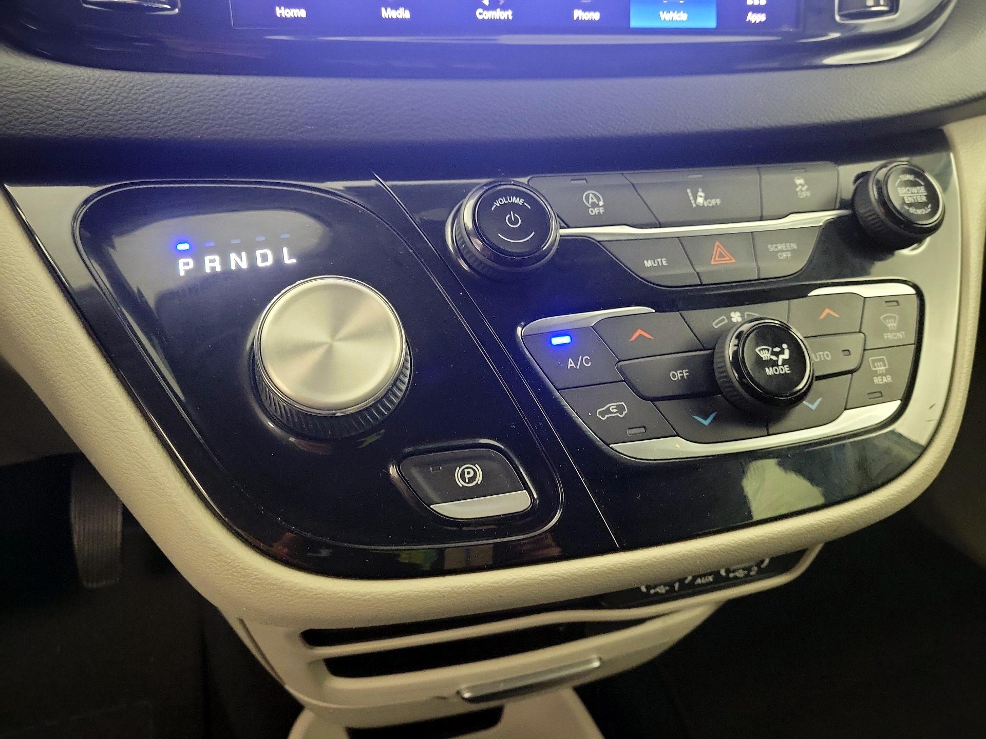 Thumbnail: 2022 Chrysler Pacifica - 16