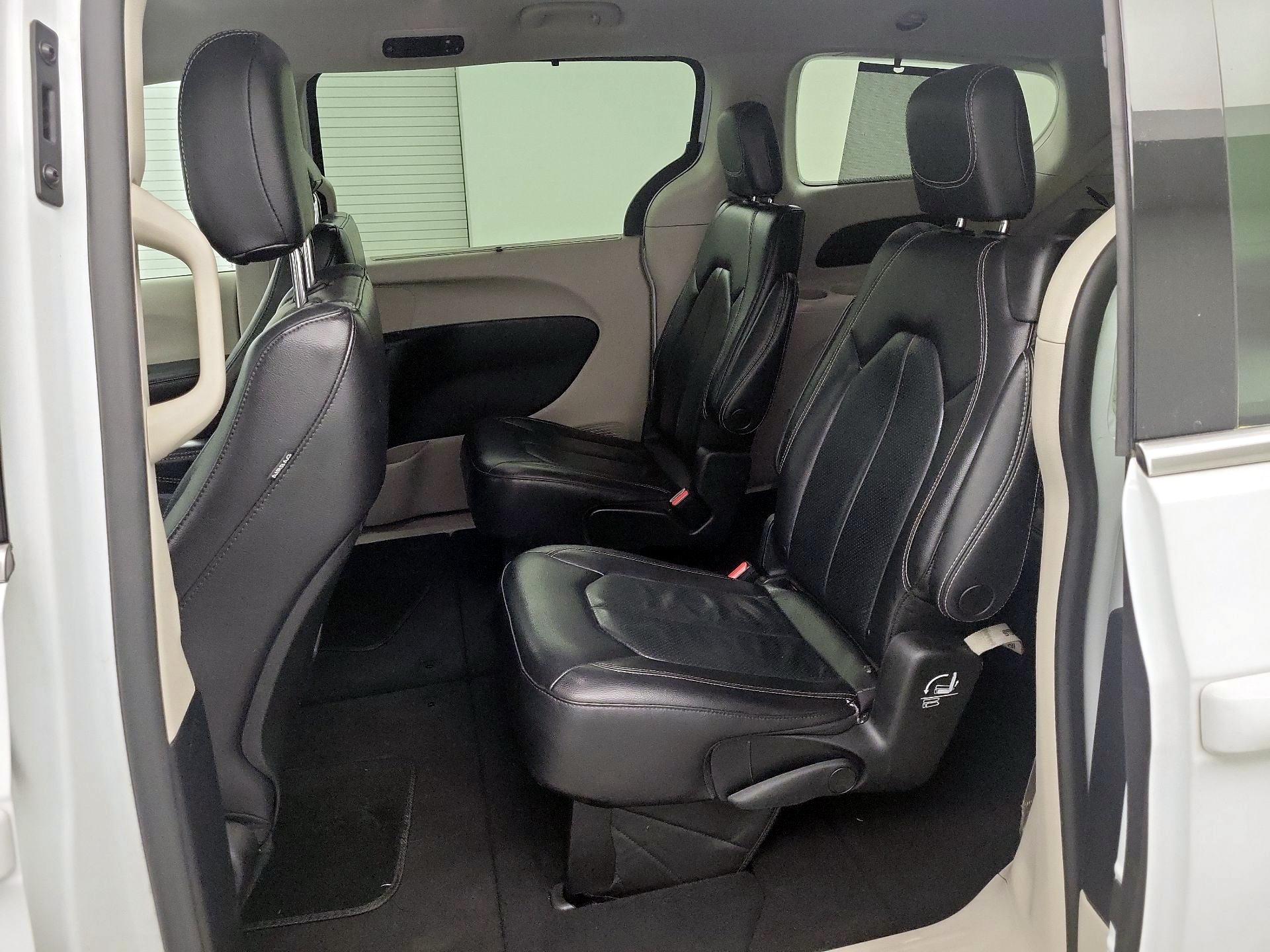 Thumbnail: 2022 Chrysler Pacifica - 18