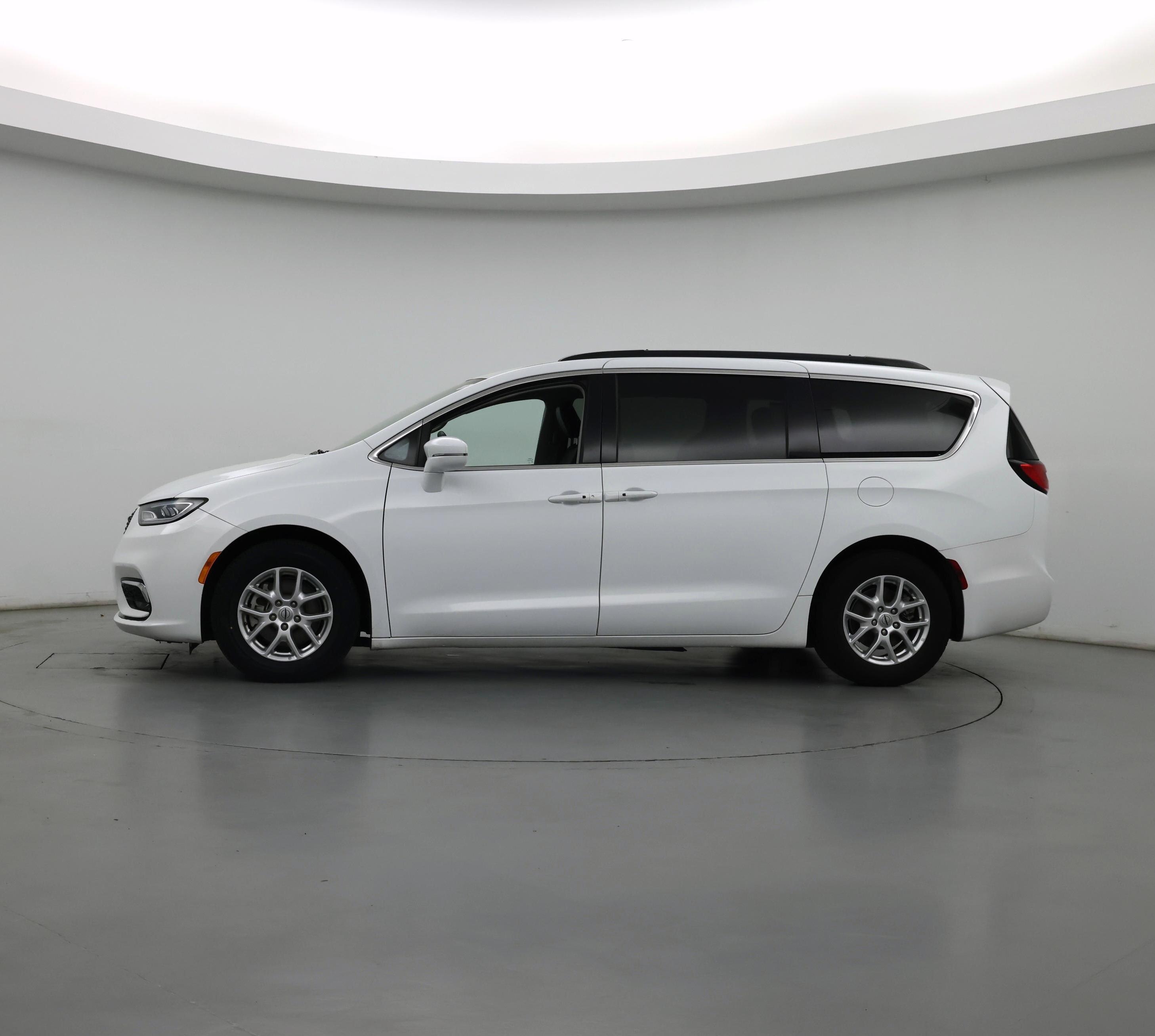 Thumbnail: 2022 Chrysler Pacifica - 3