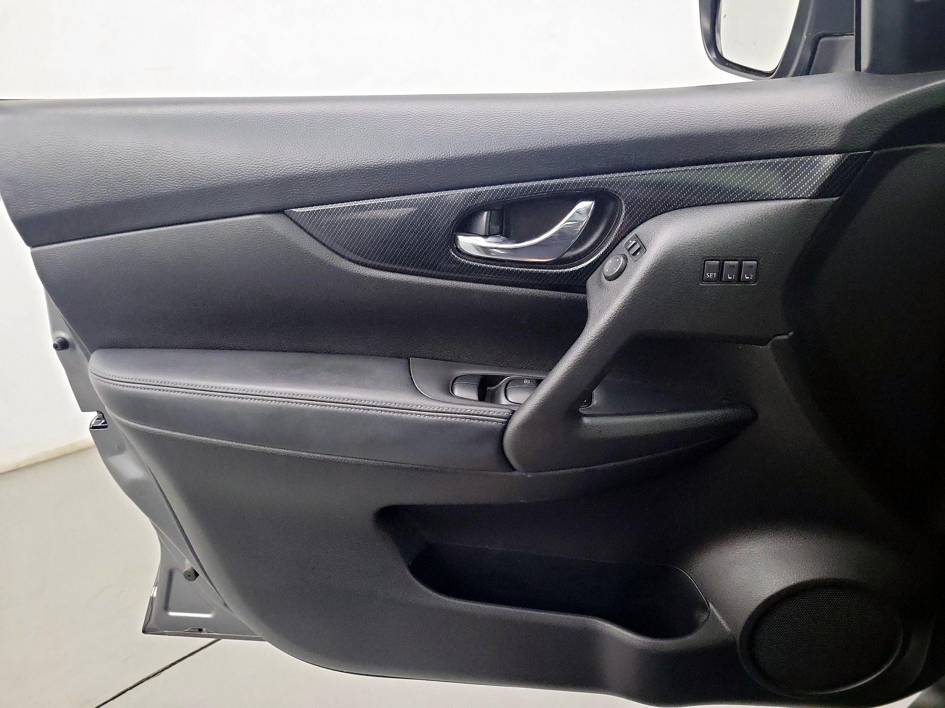 Thumbnail: 2017 Nissan Rogue - 12