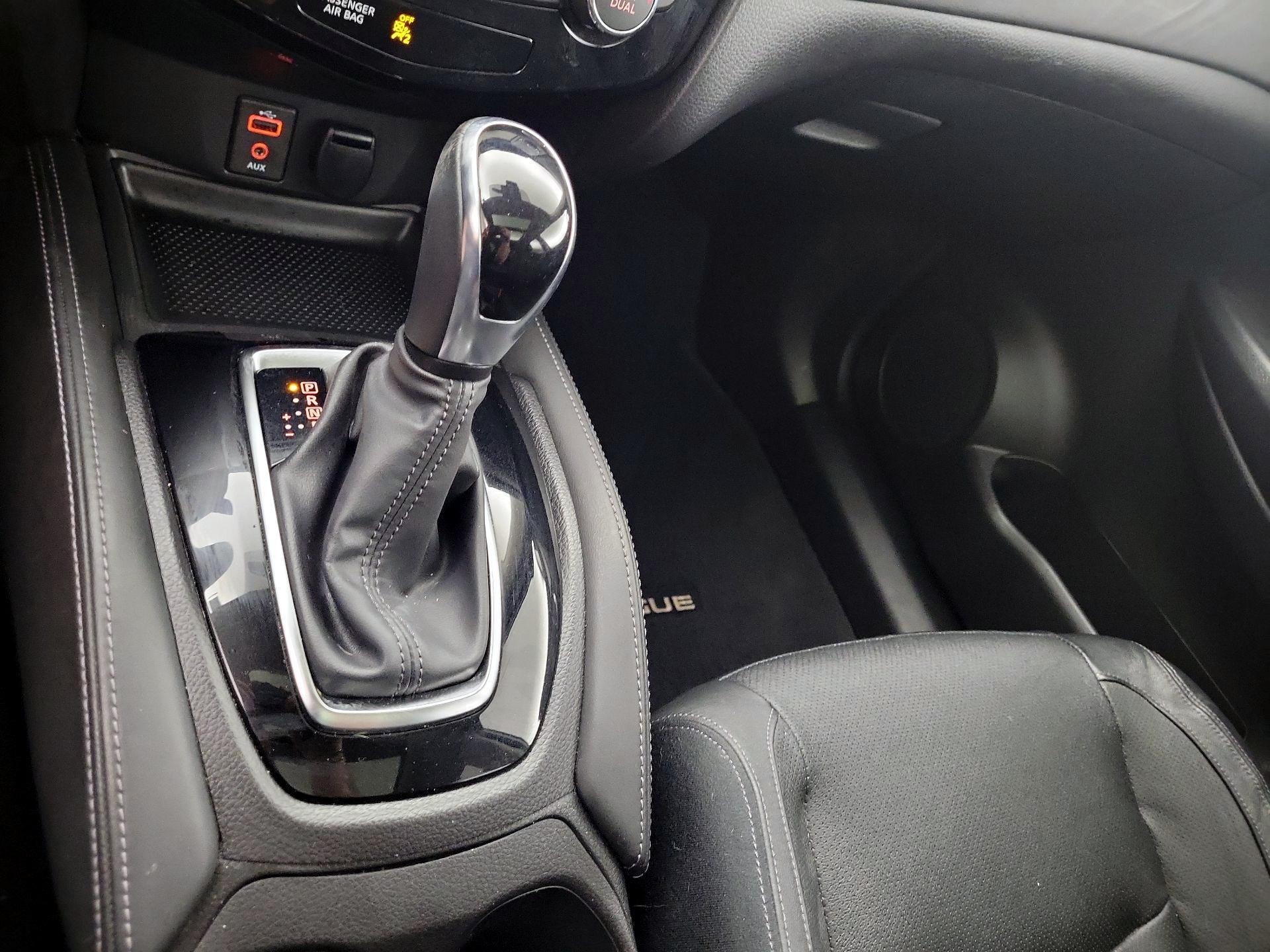 Thumbnail: 2017 Nissan Rogue - 18