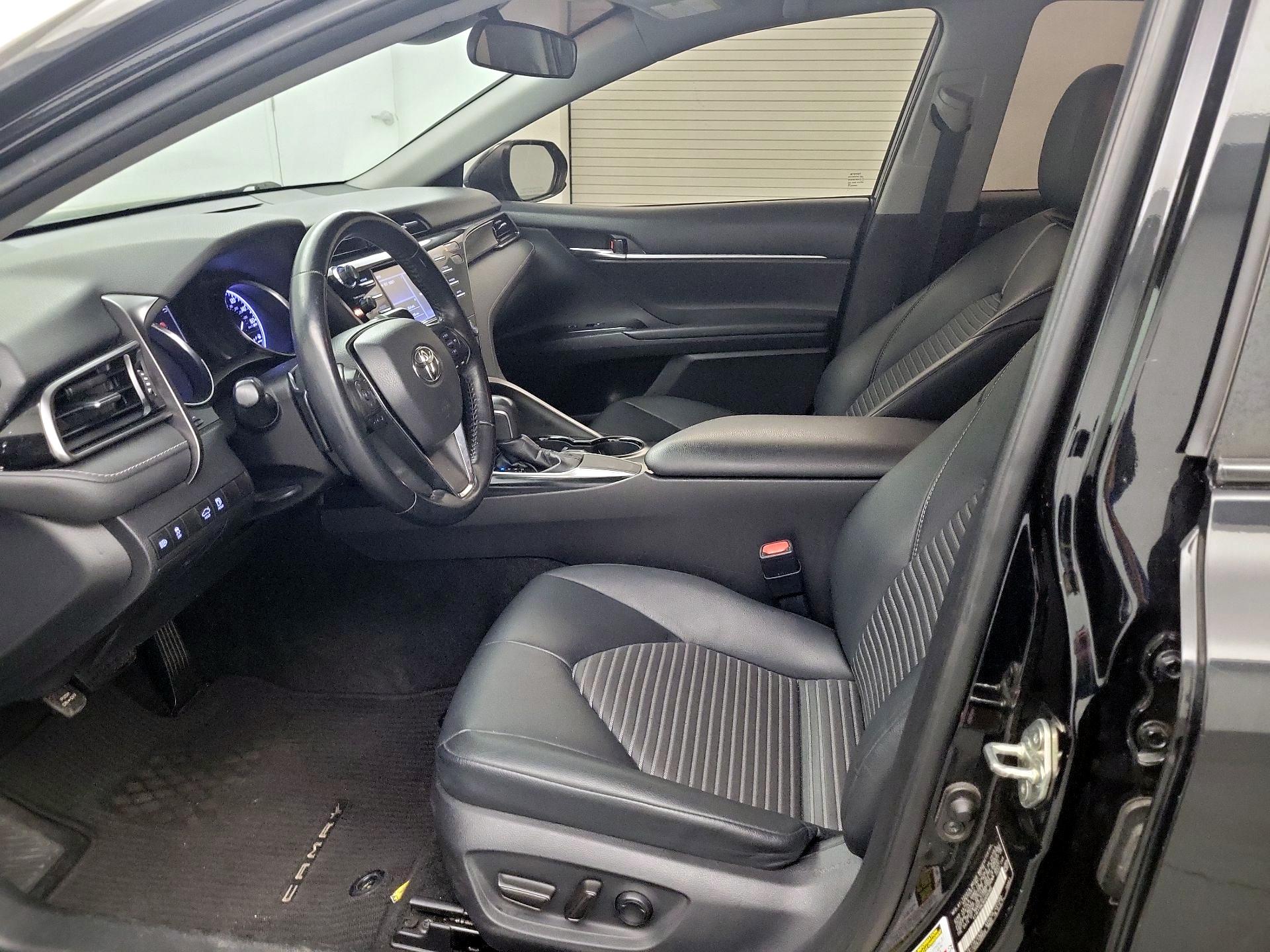 Thumbnail: 2019 Toyota Camry - 11