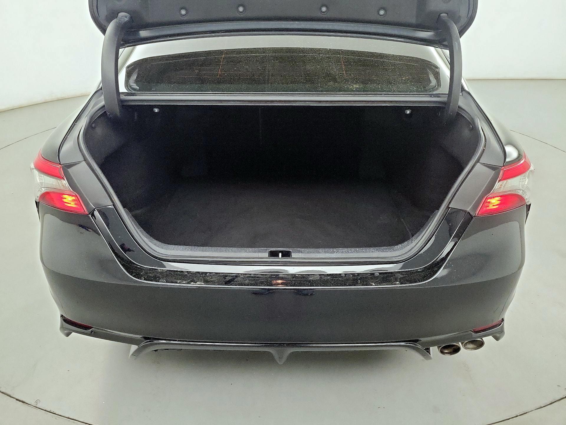 Thumbnail: 2019 Toyota Camry - 18