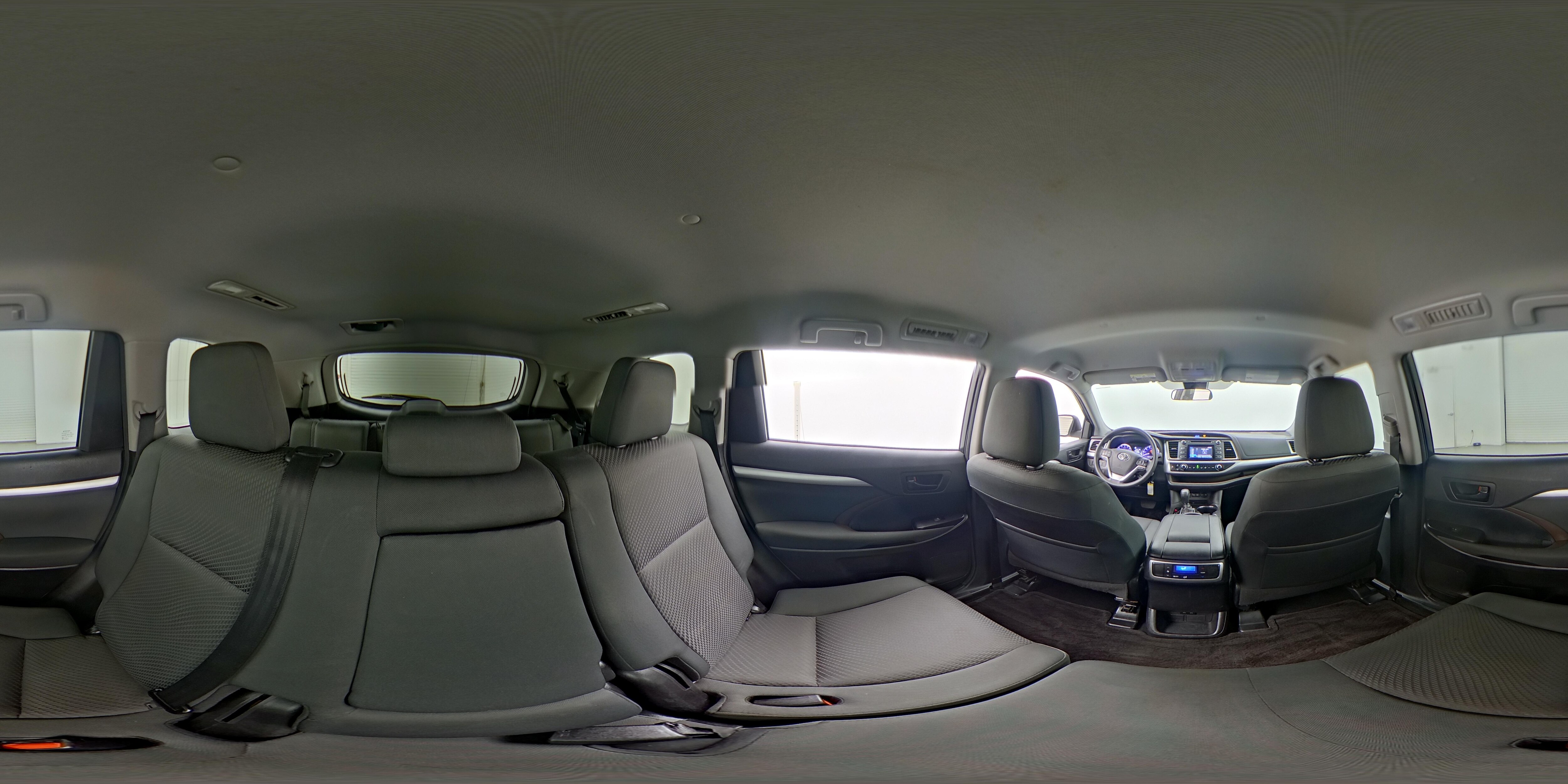 2018 Toyota Highlander LE - Photo 25