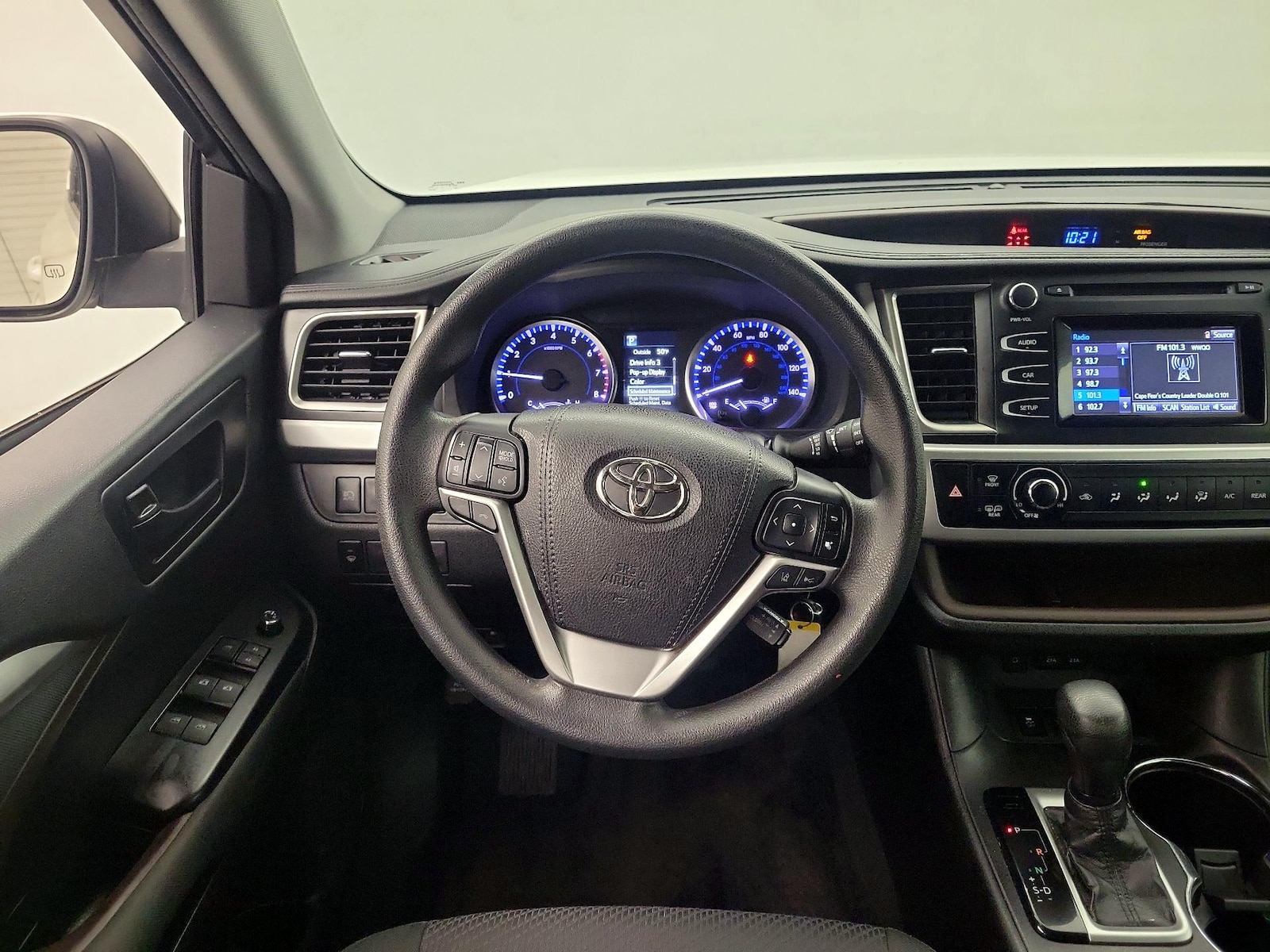 2018 Toyota Highlander LE - Photo 11