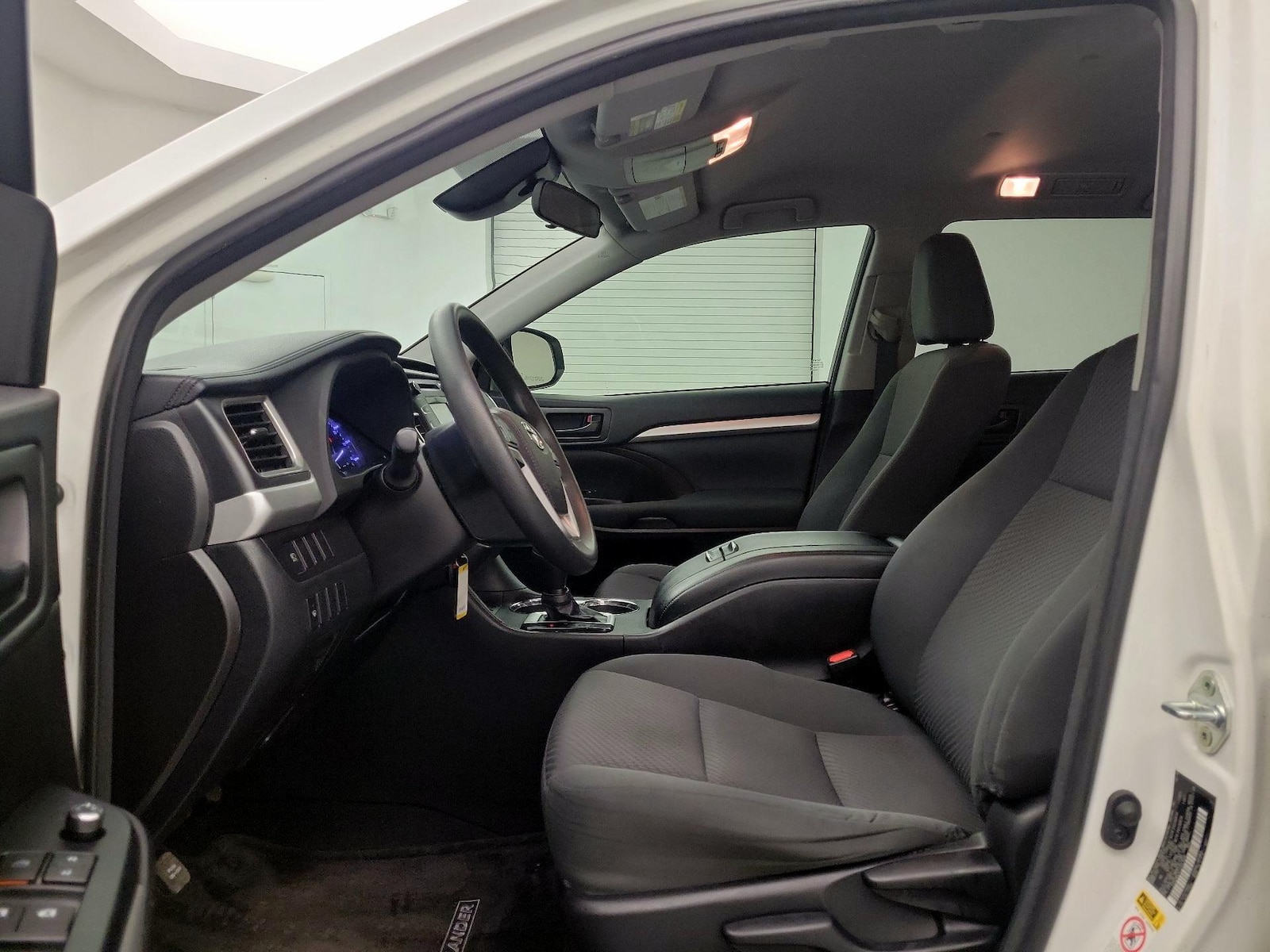 2018 Toyota Highlander LE - Photo 12