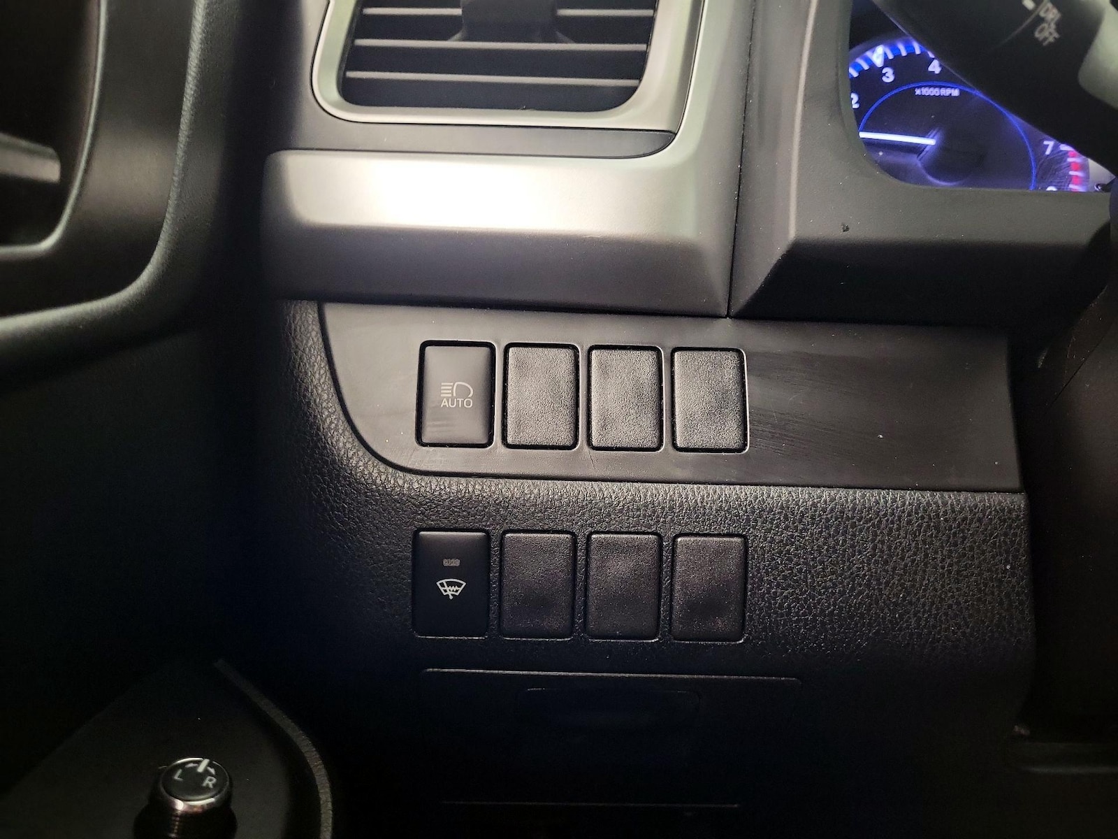 2018 Toyota Highlander LE - Photo 14