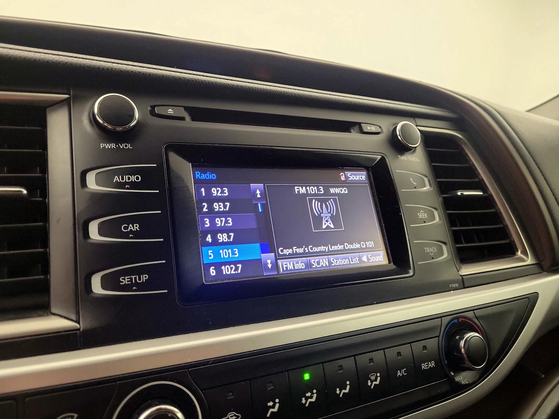 Thumbnail: 2018 Toyota Highlander - 15
