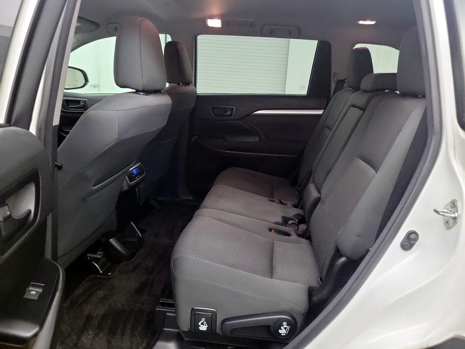 2018 Toyota Highlander LE - Photo 20