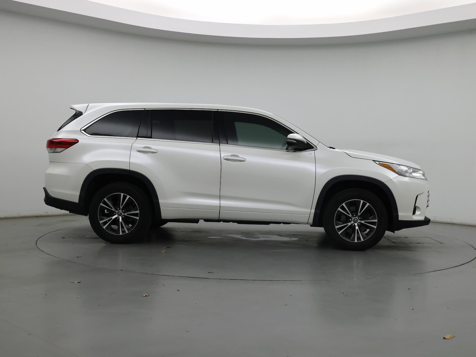 2018 Toyota Highlander LE - Photo 8