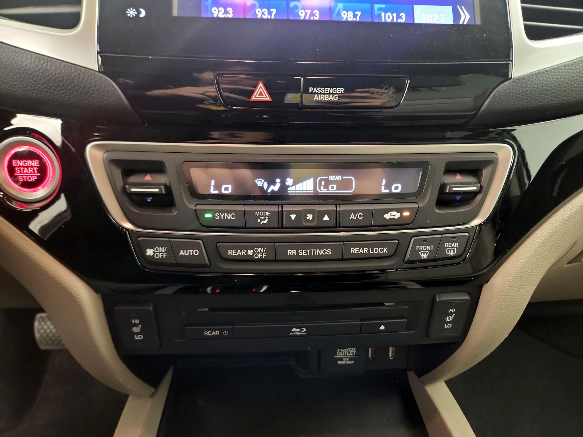 Thumbnail: 2016 Honda Pilot - 17