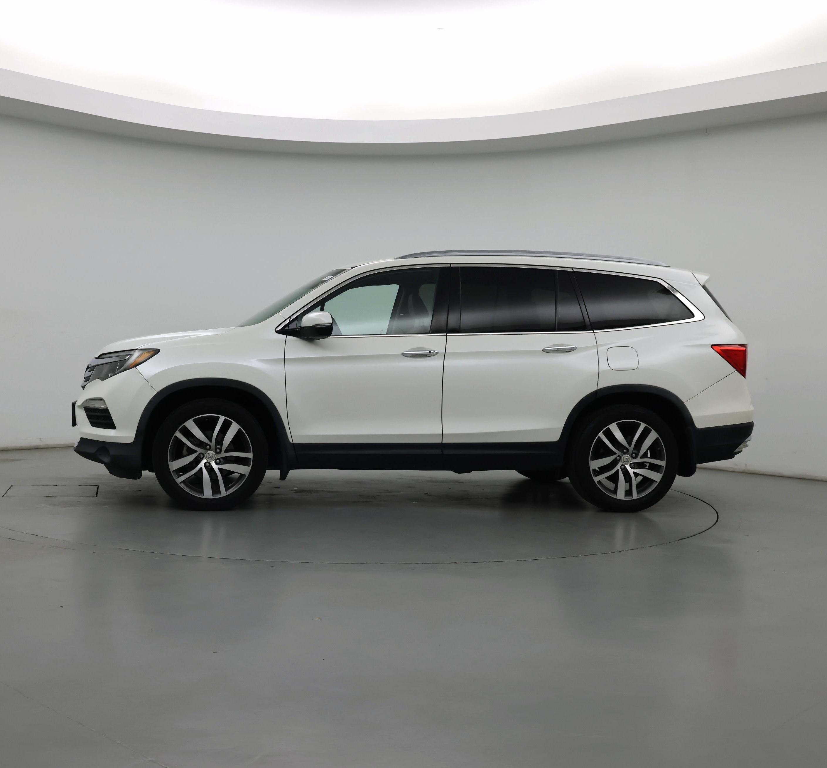 Thumbnail: 2016 Honda Pilot - 3