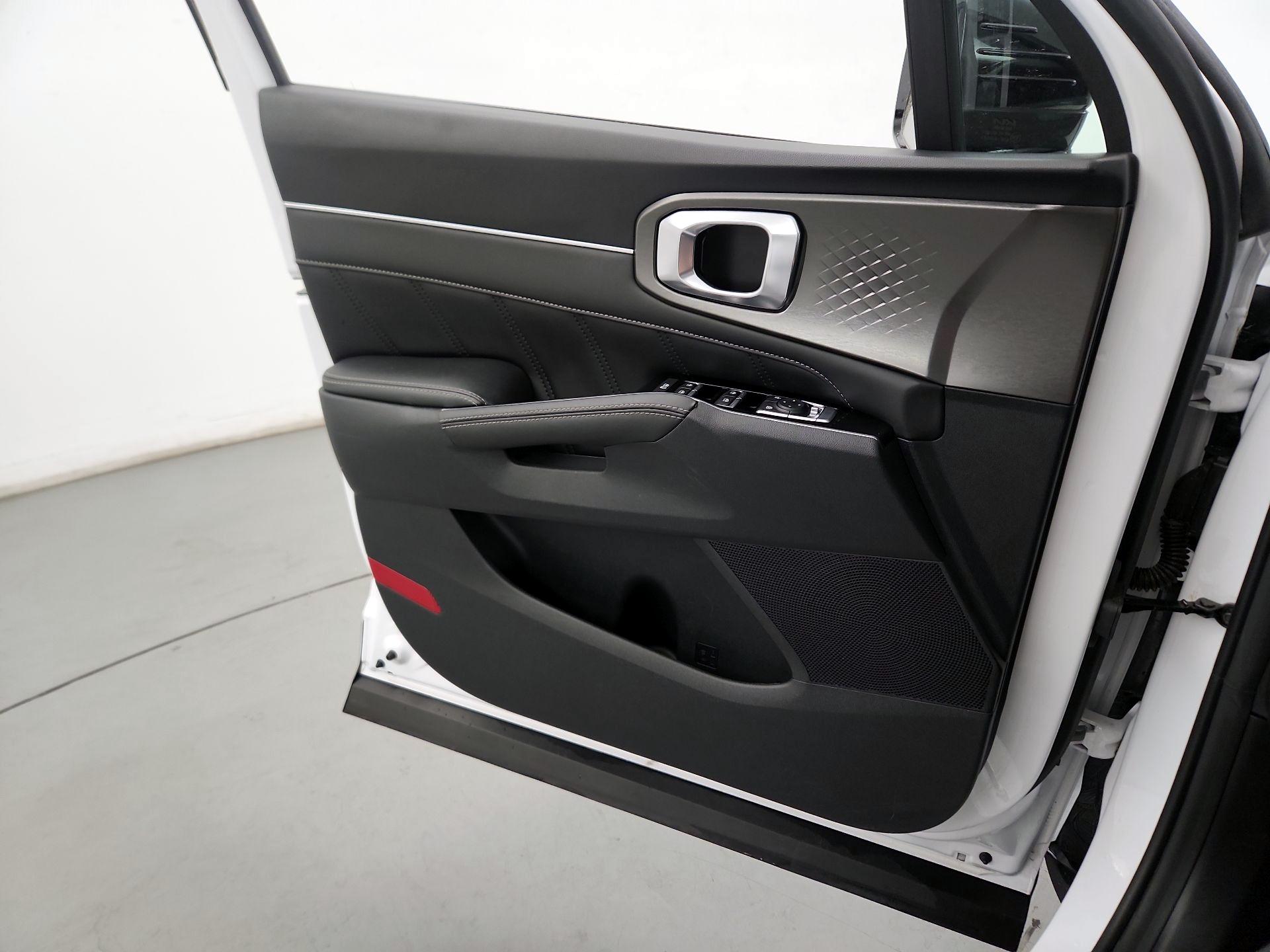 Thumbnail: 2023 Kia Sorento - 12