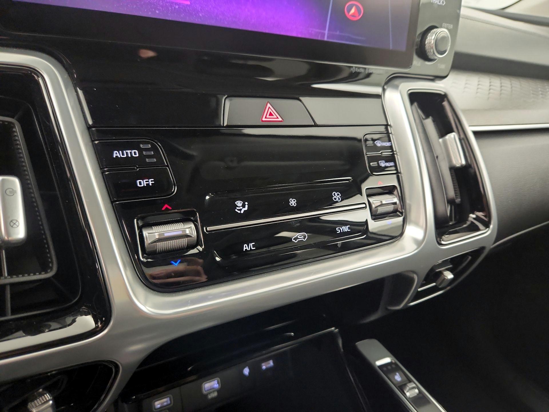 Thumbnail: 2023 Kia Sorento - 17