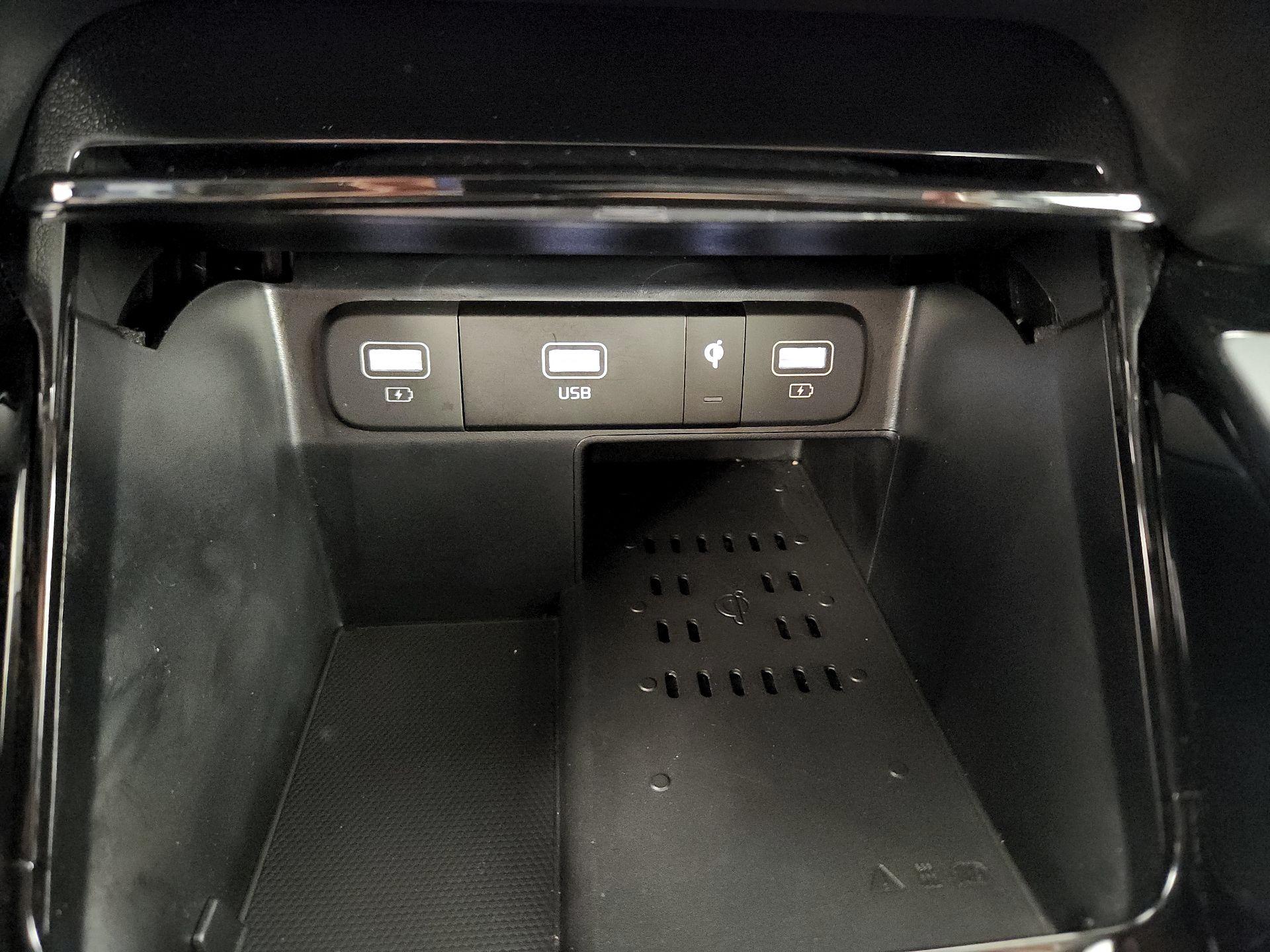 Thumbnail: 2023 Kia Sorento - 19