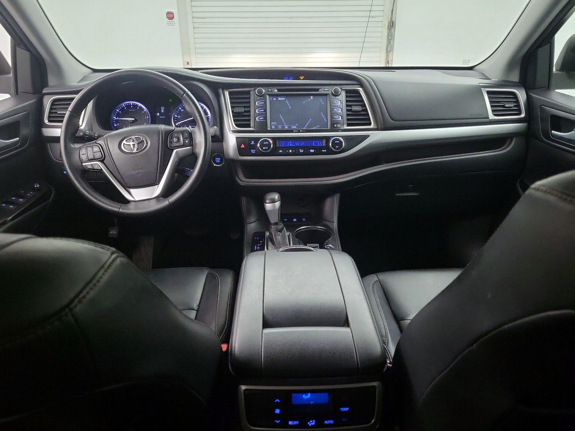 Thumbnail: 2014 Toyota Highlander - 9