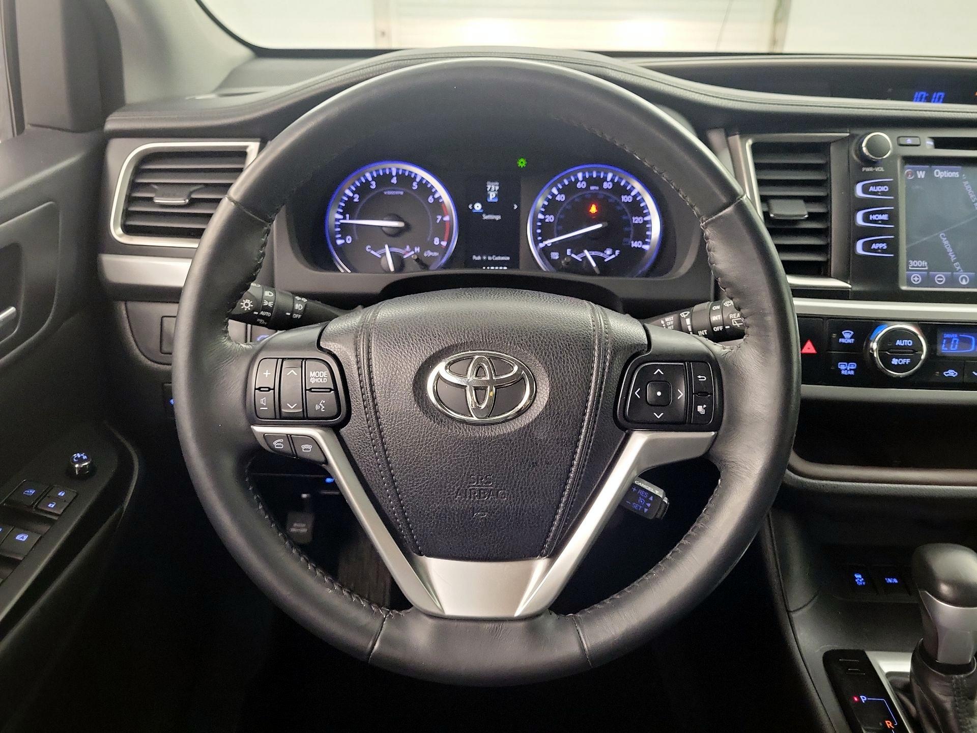 Thumbnail: 2014 Toyota Highlander - 10