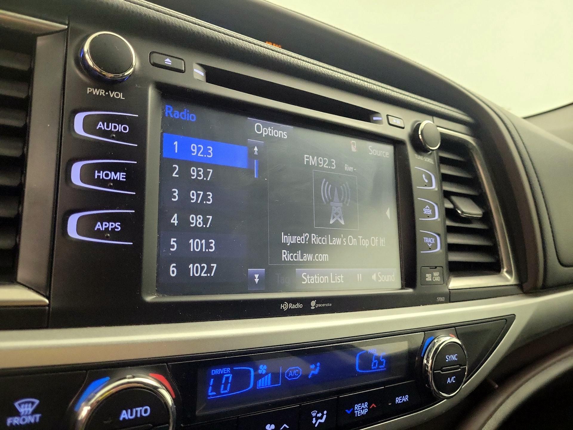 Thumbnail: 2014 Toyota Highlander - 16