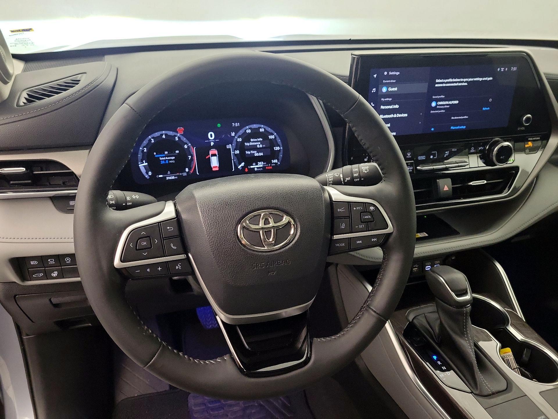 Thumbnail: 2023 Toyota Highlander - 10