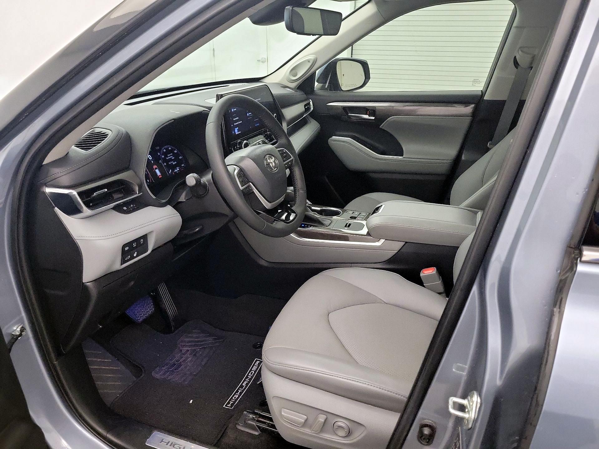 Thumbnail: 2023 Toyota Highlander - 11