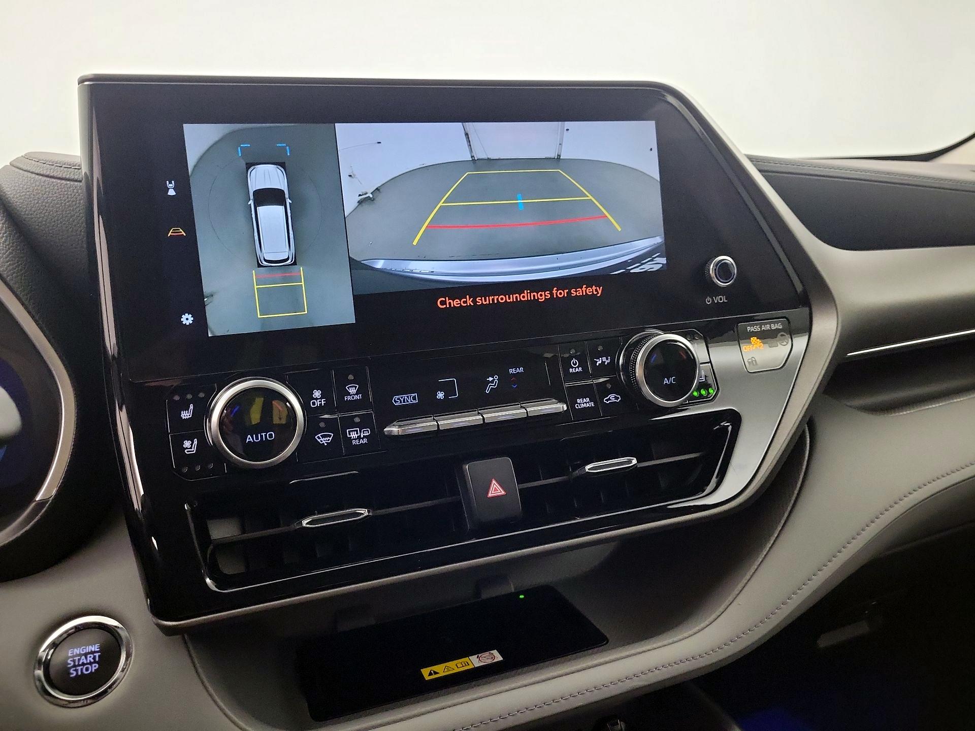 Thumbnail: 2023 Toyota Highlander - 14