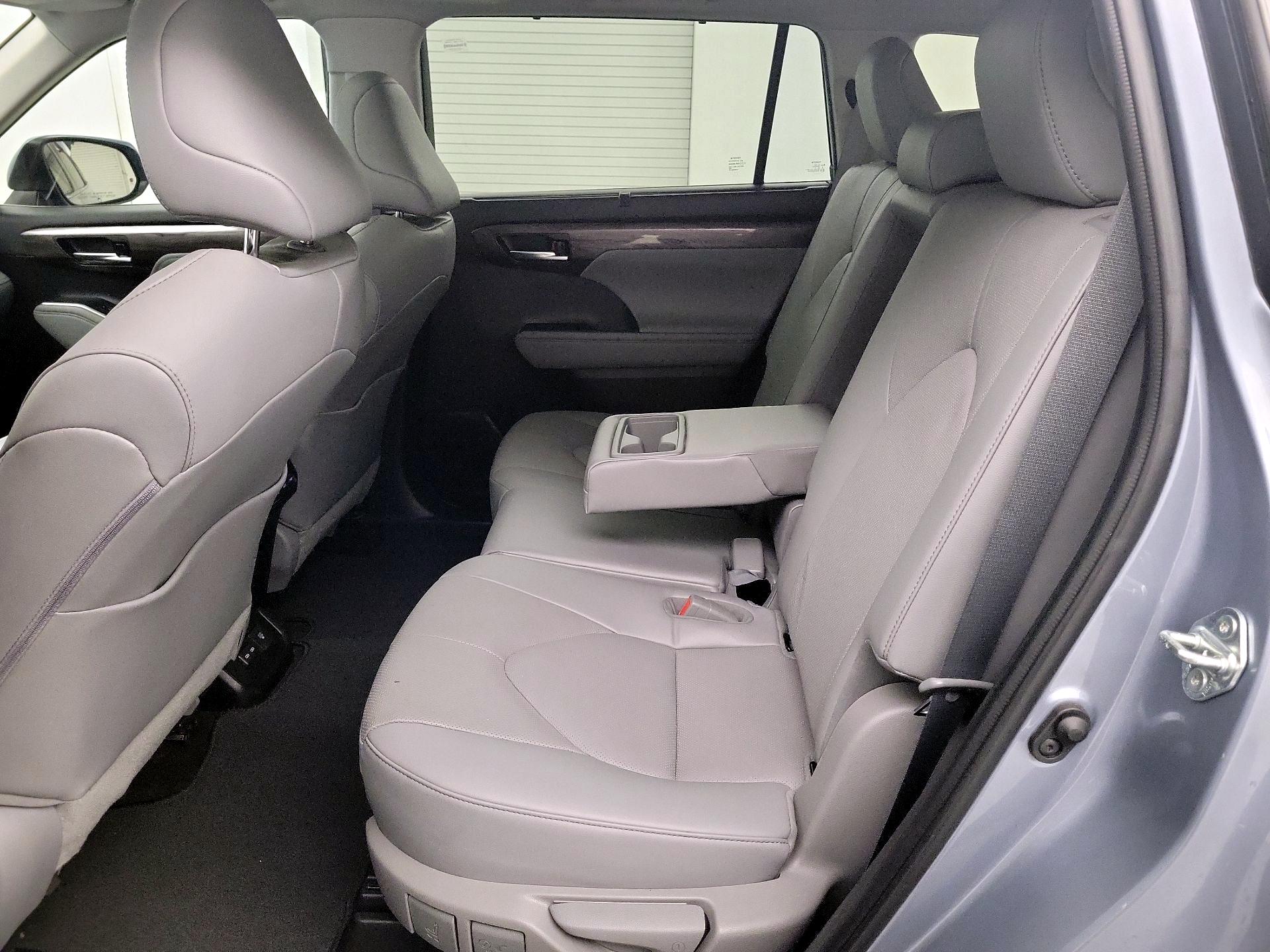 Thumbnail: 2023 Toyota Highlander - 20