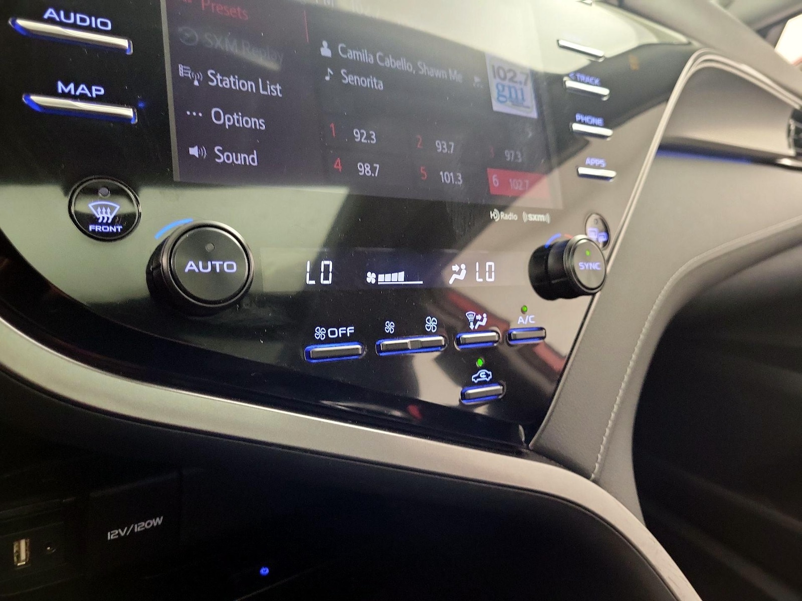 2019 Toyota Camry XSE - Photo 17