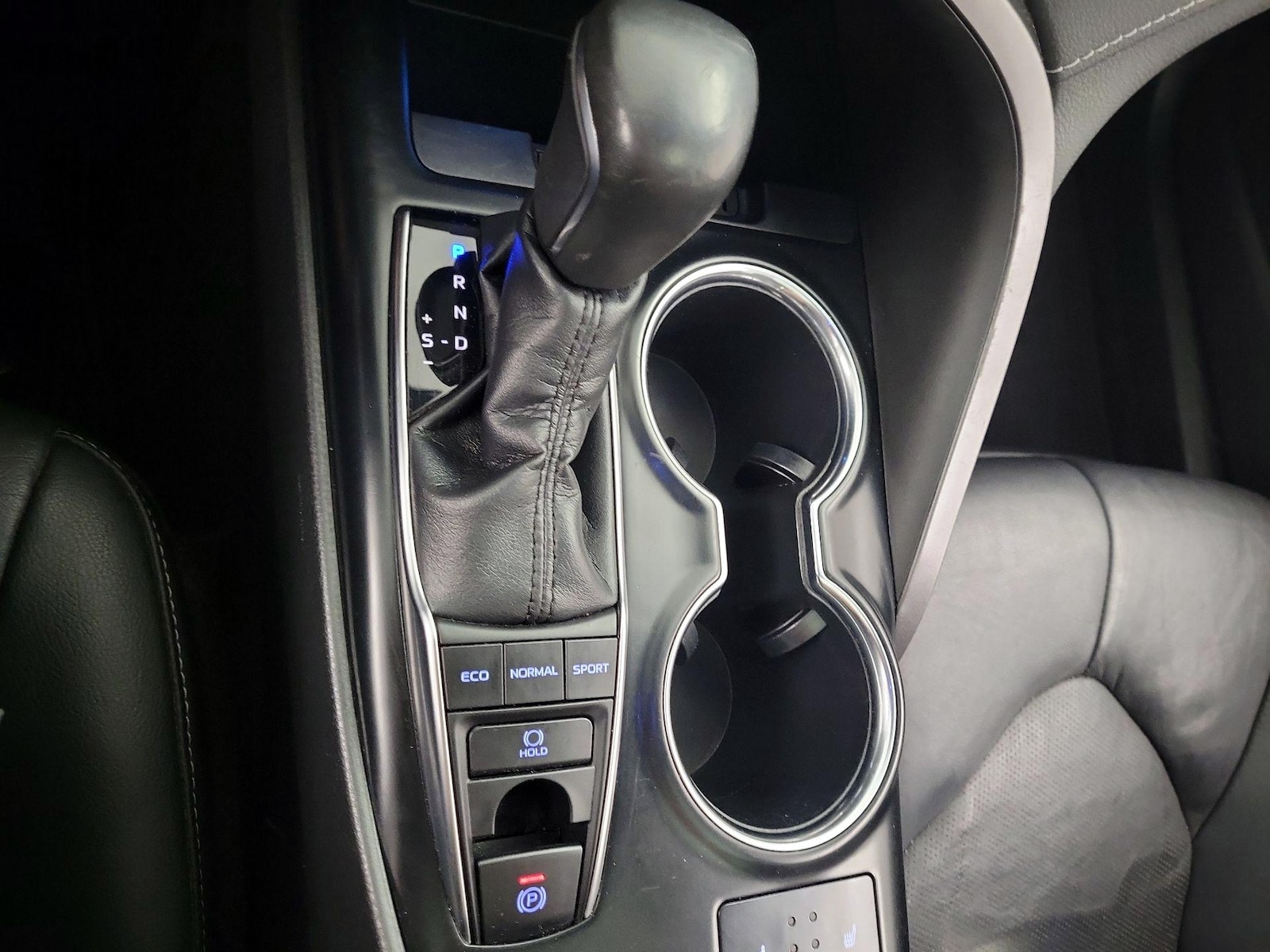 2019 Toyota Camry XSE - Photo 18