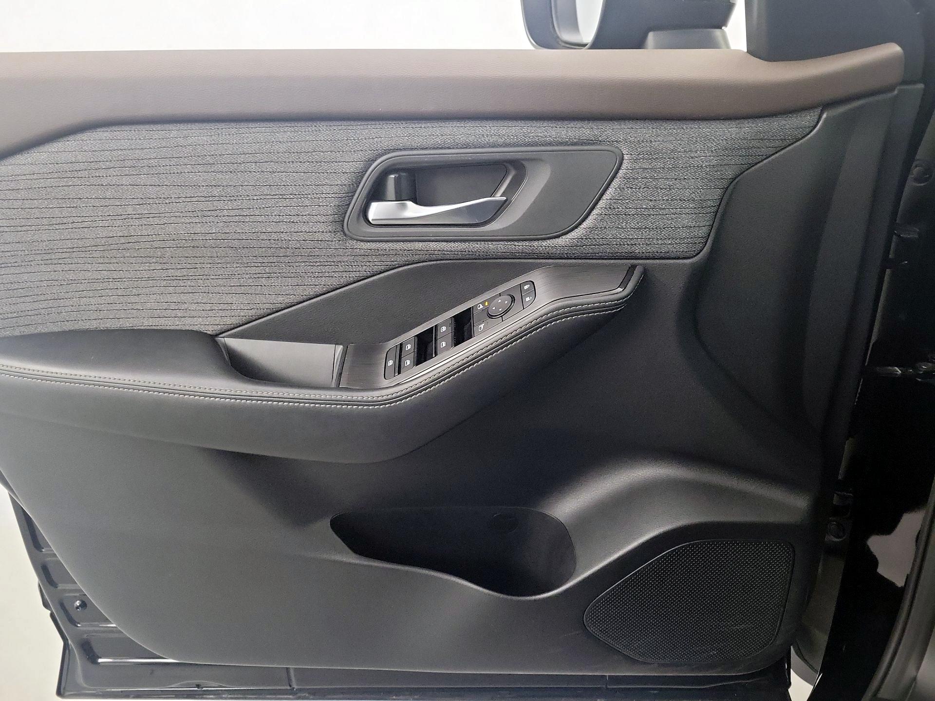 Thumbnail: 2023 Nissan Rogue - 12