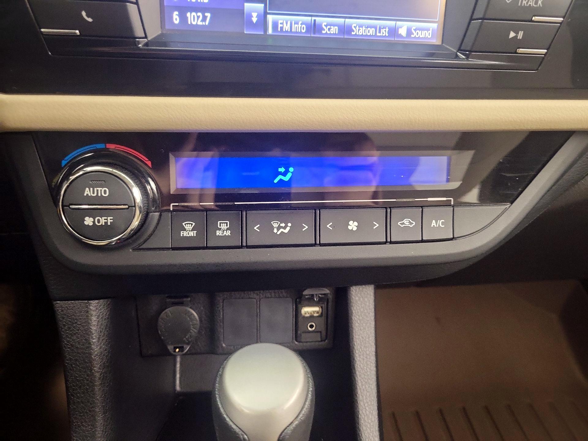 Thumbnail: 2016 Toyota Corolla - 16