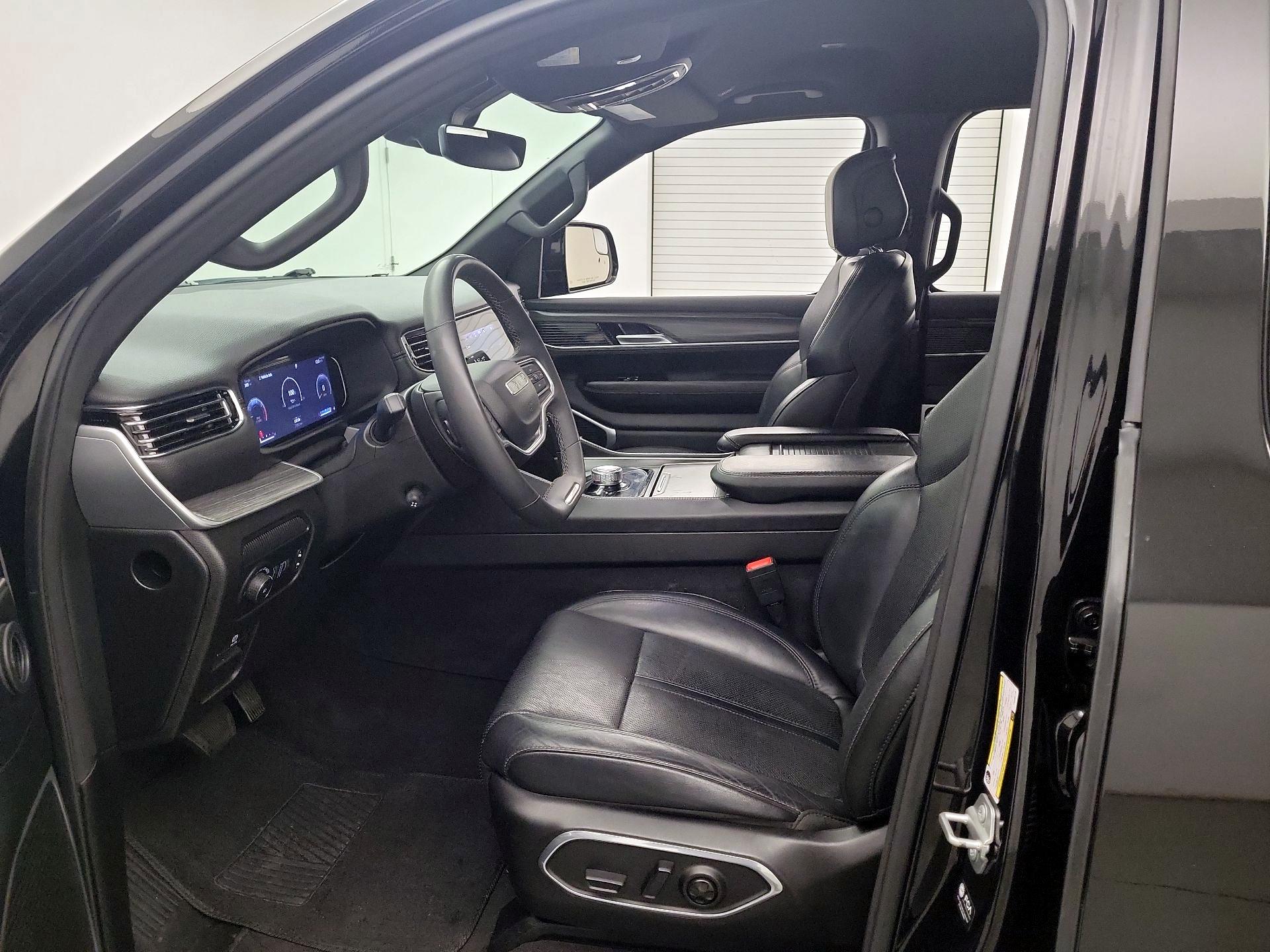 Thumbnail: 2023 Jeep Wagoneer - 11