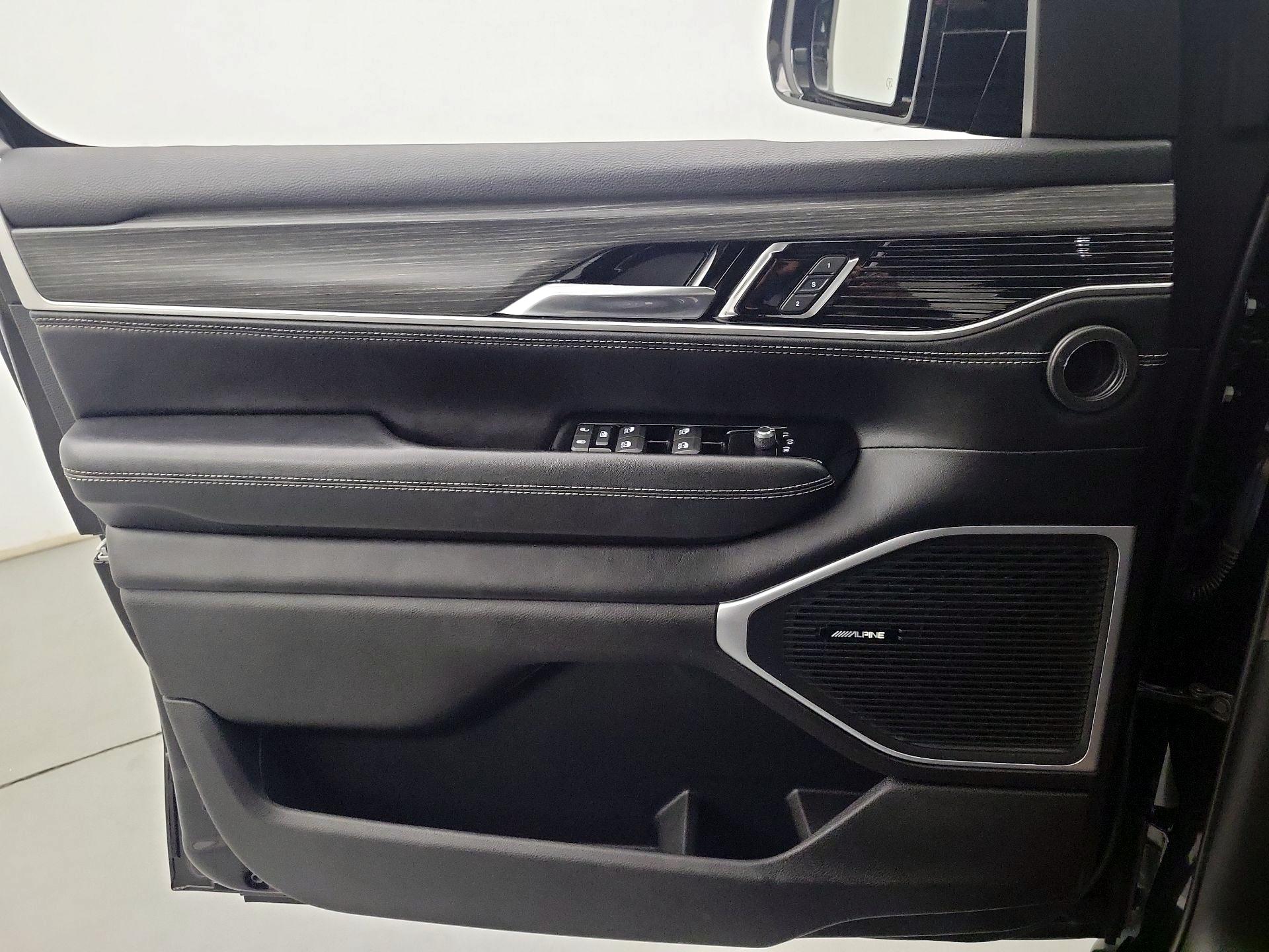 Thumbnail: 2023 Jeep Wagoneer - 12