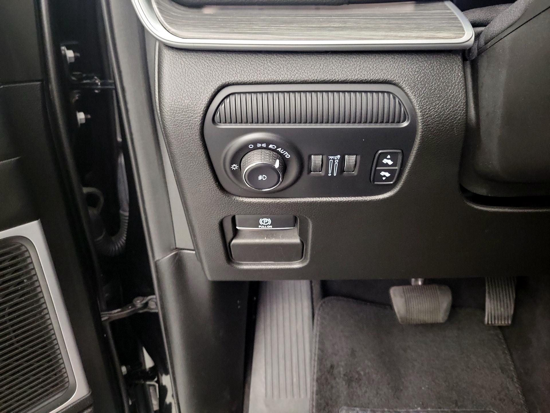 Thumbnail: 2023 Jeep Wagoneer - 13