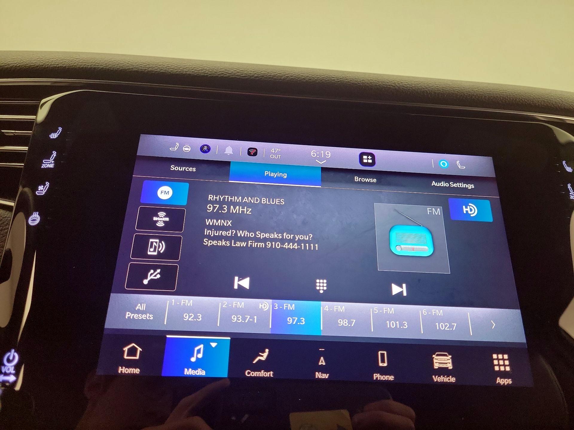 Thumbnail: 2023 Jeep Wagoneer - 16