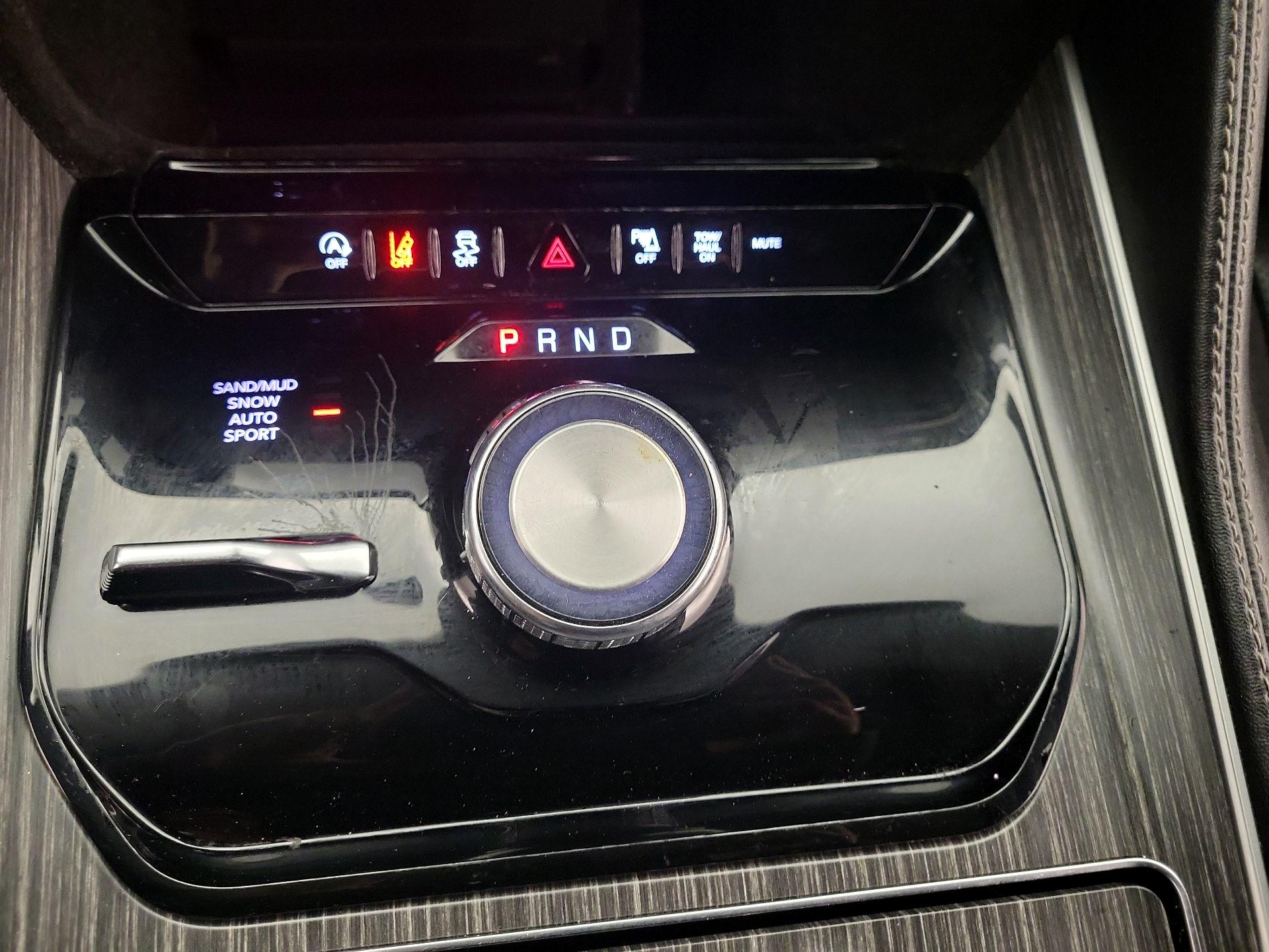 Thumbnail: 2023 Jeep Wagoneer - 18