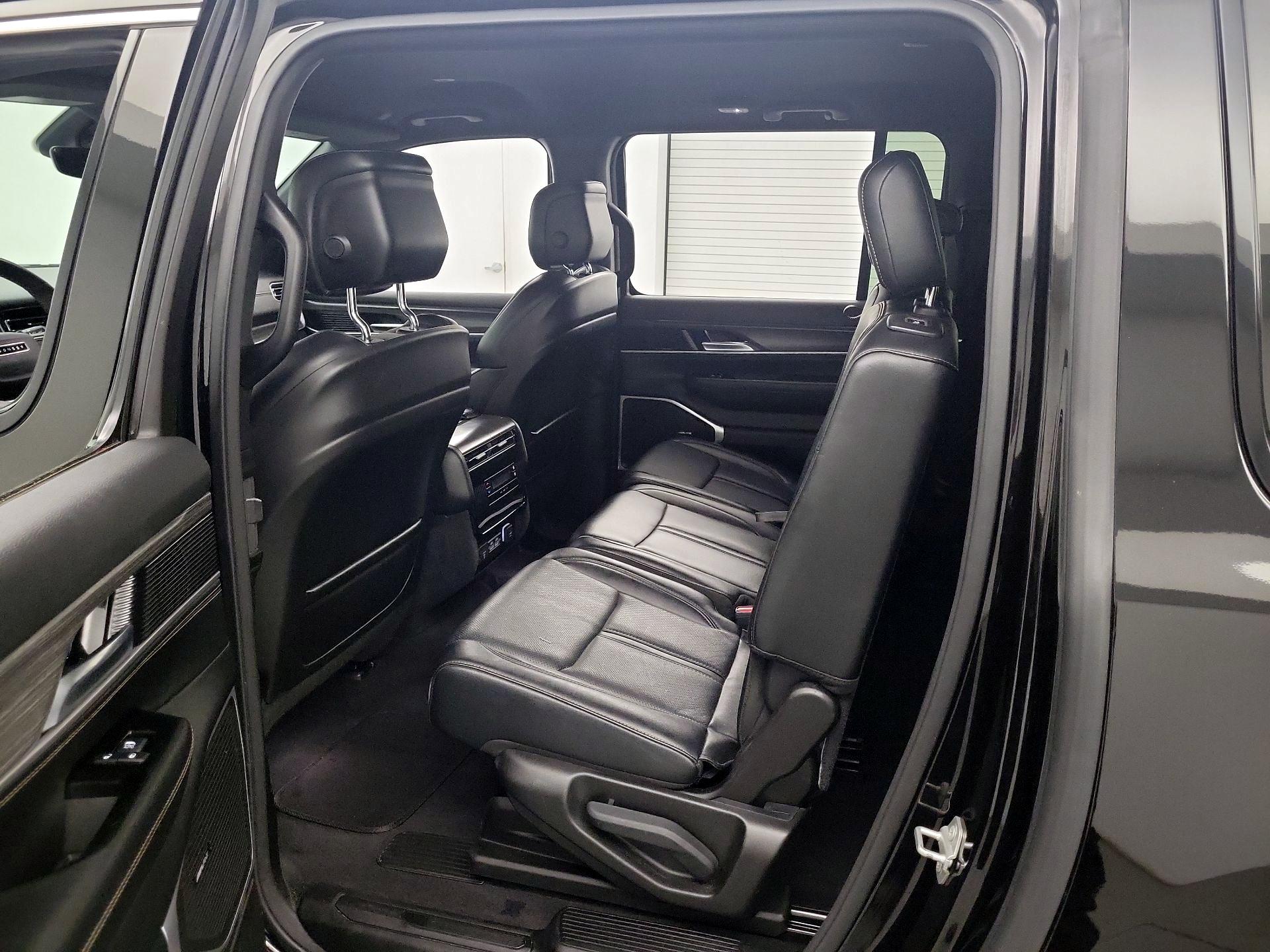 Thumbnail: 2023 Jeep Wagoneer - 20