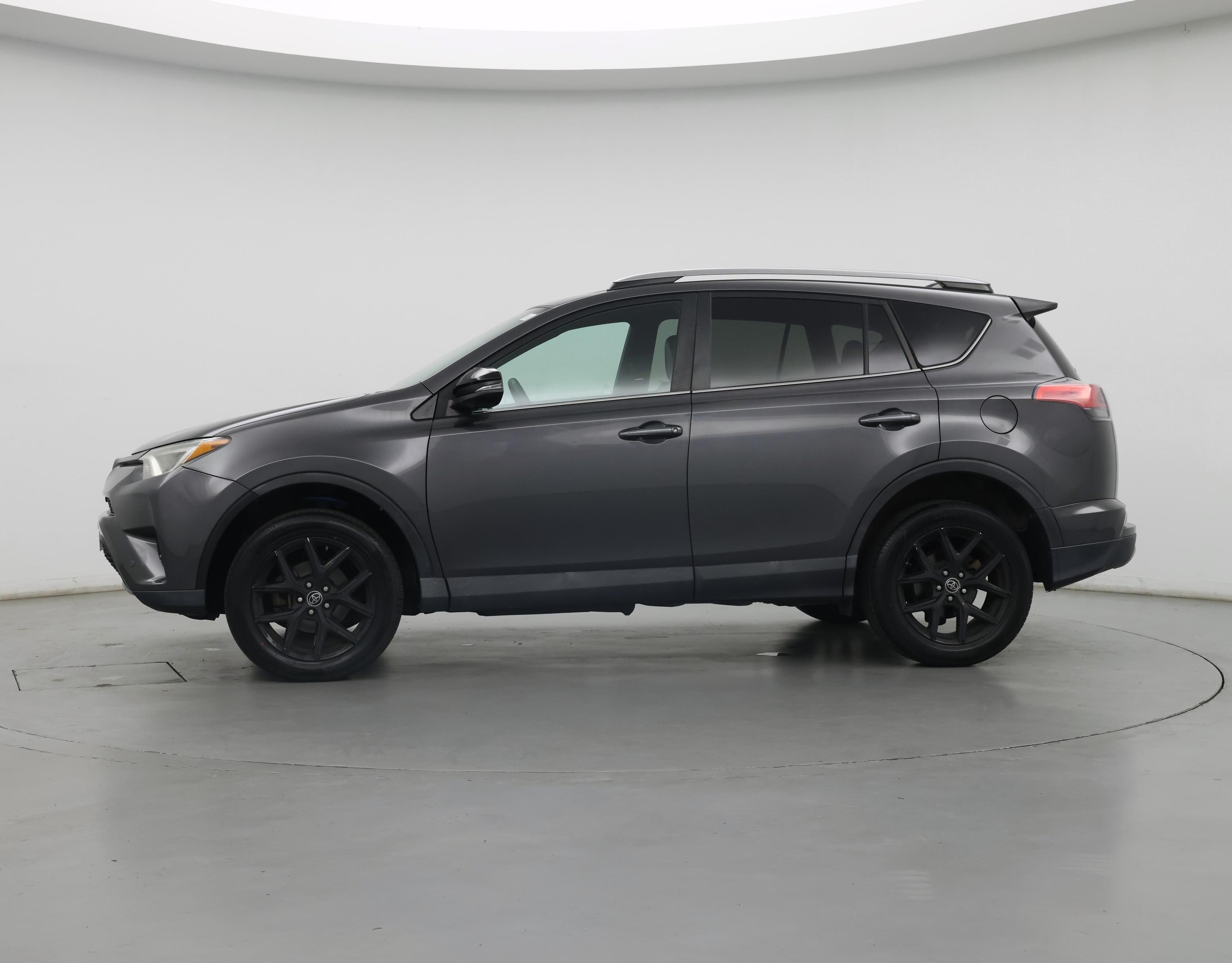 Thumbnail: 2017 Toyota RAV4 - 3