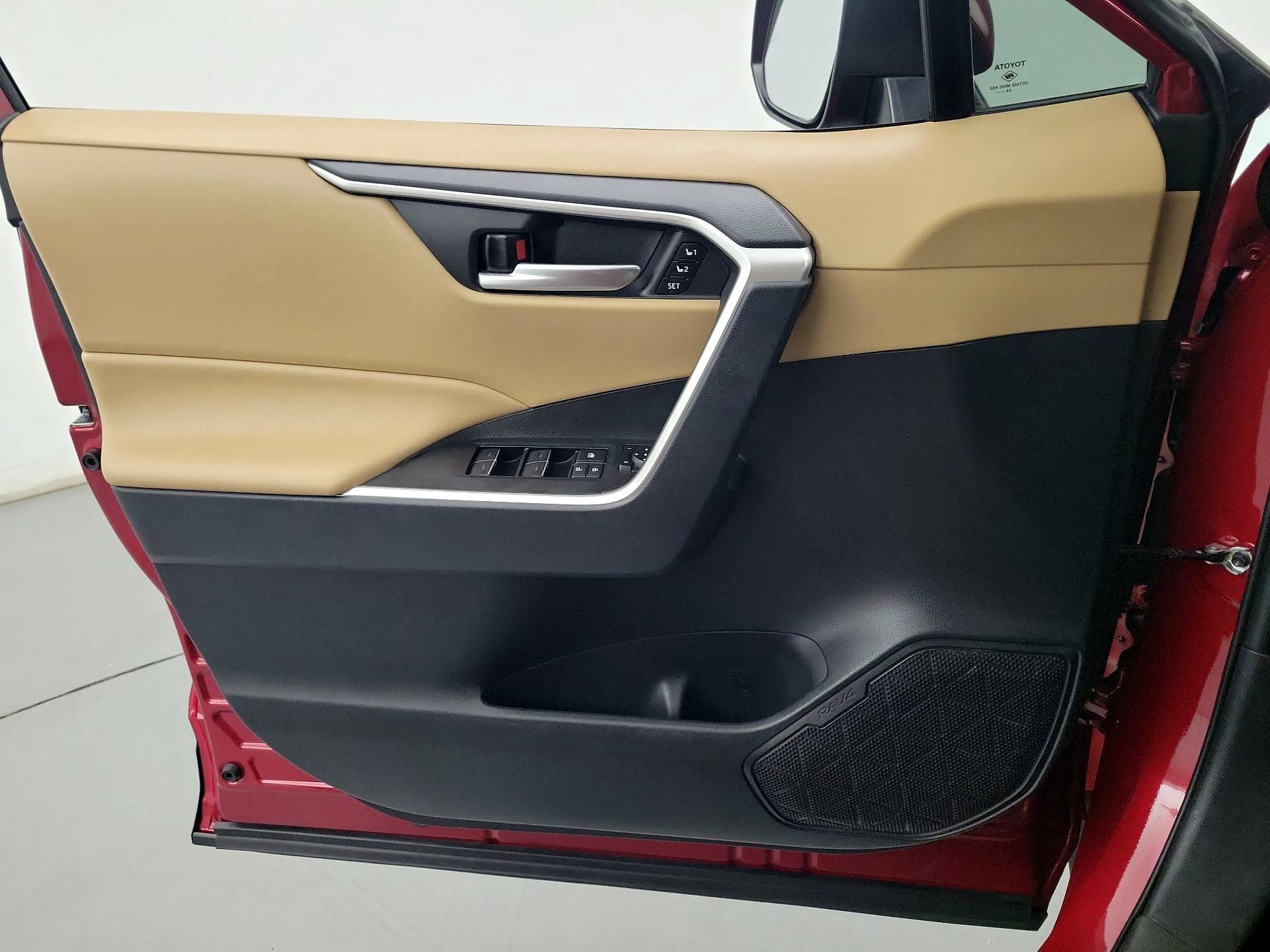 Thumbnail: 2025 Toyota RAV4 - 12