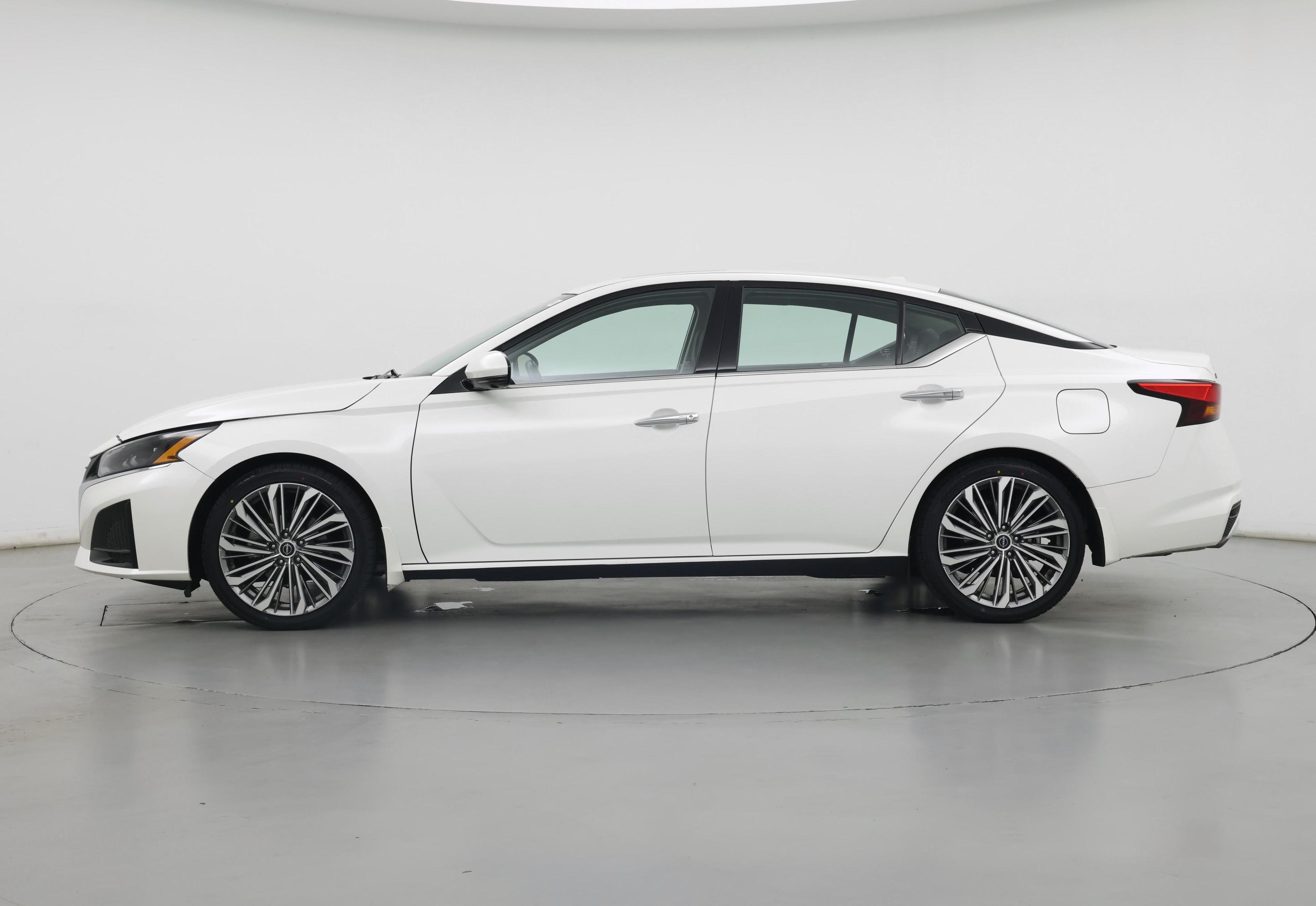 Thumbnail: 2024 Nissan Altima - 3