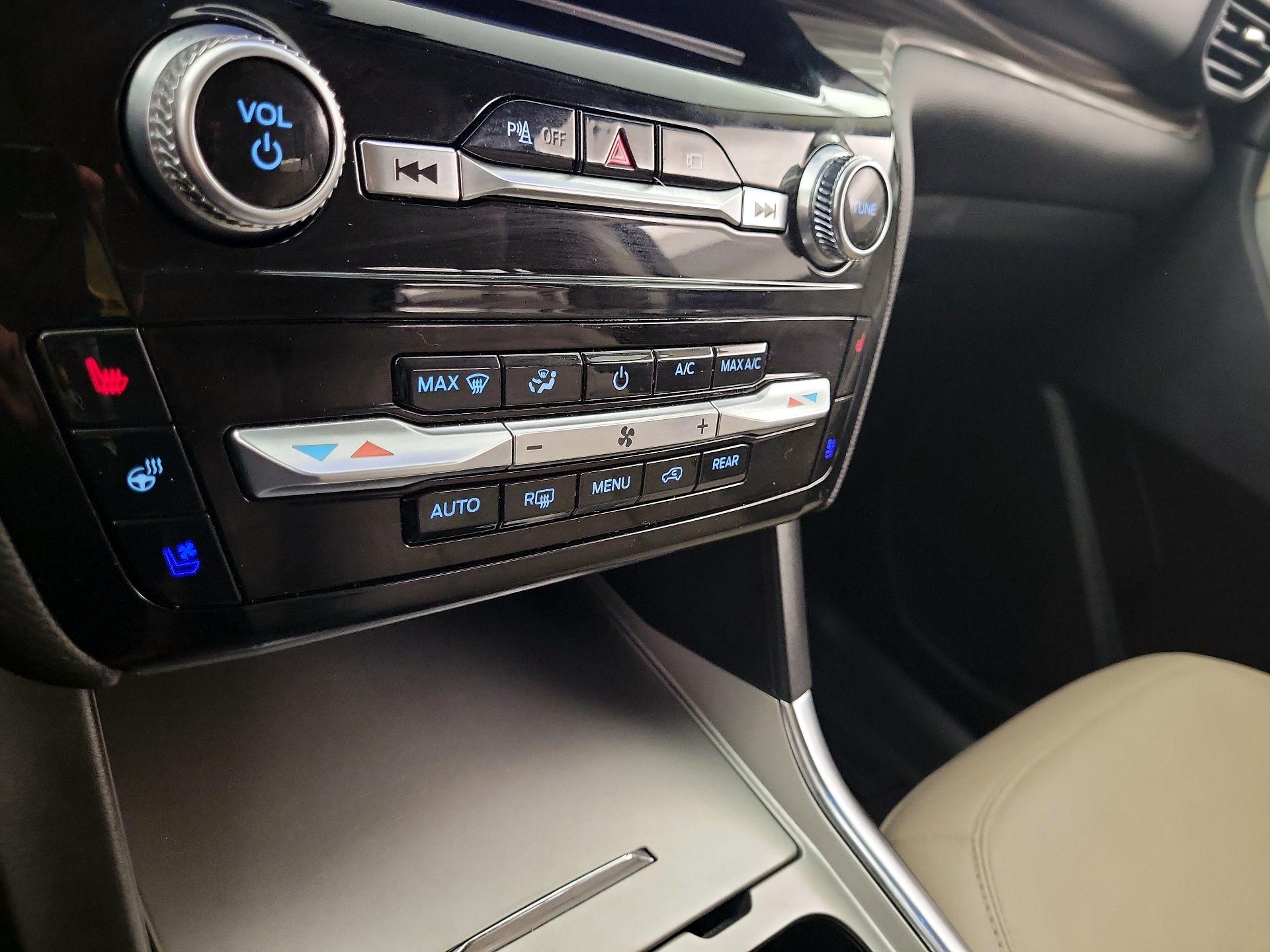 Thumbnail: 2022 Ford Explorer - 17