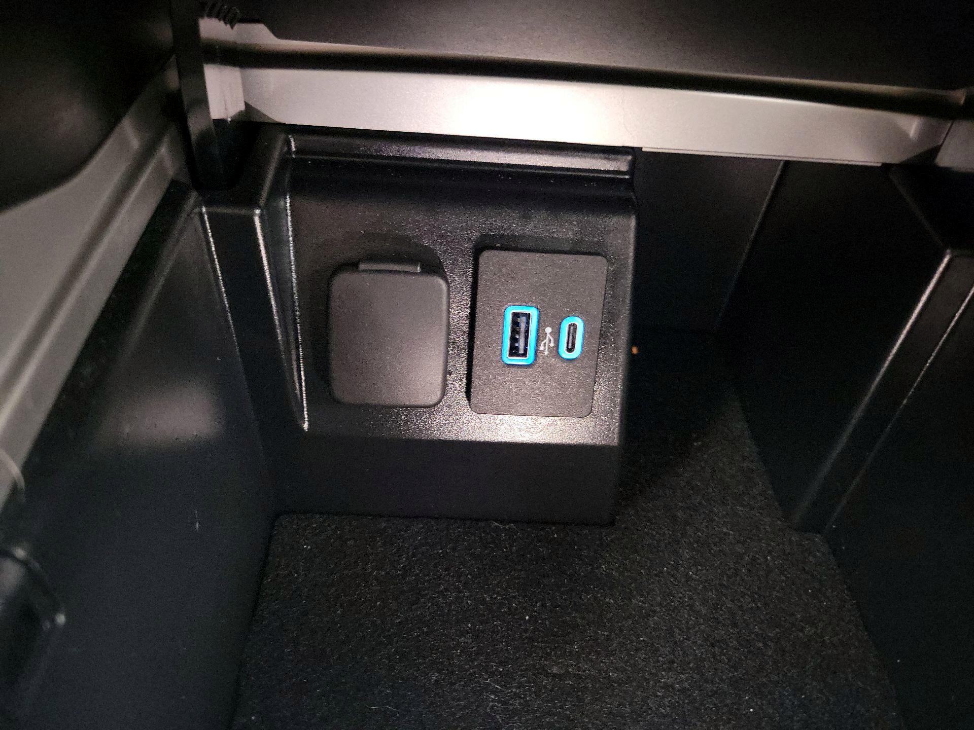 Thumbnail: 2022 Ford Explorer - 19