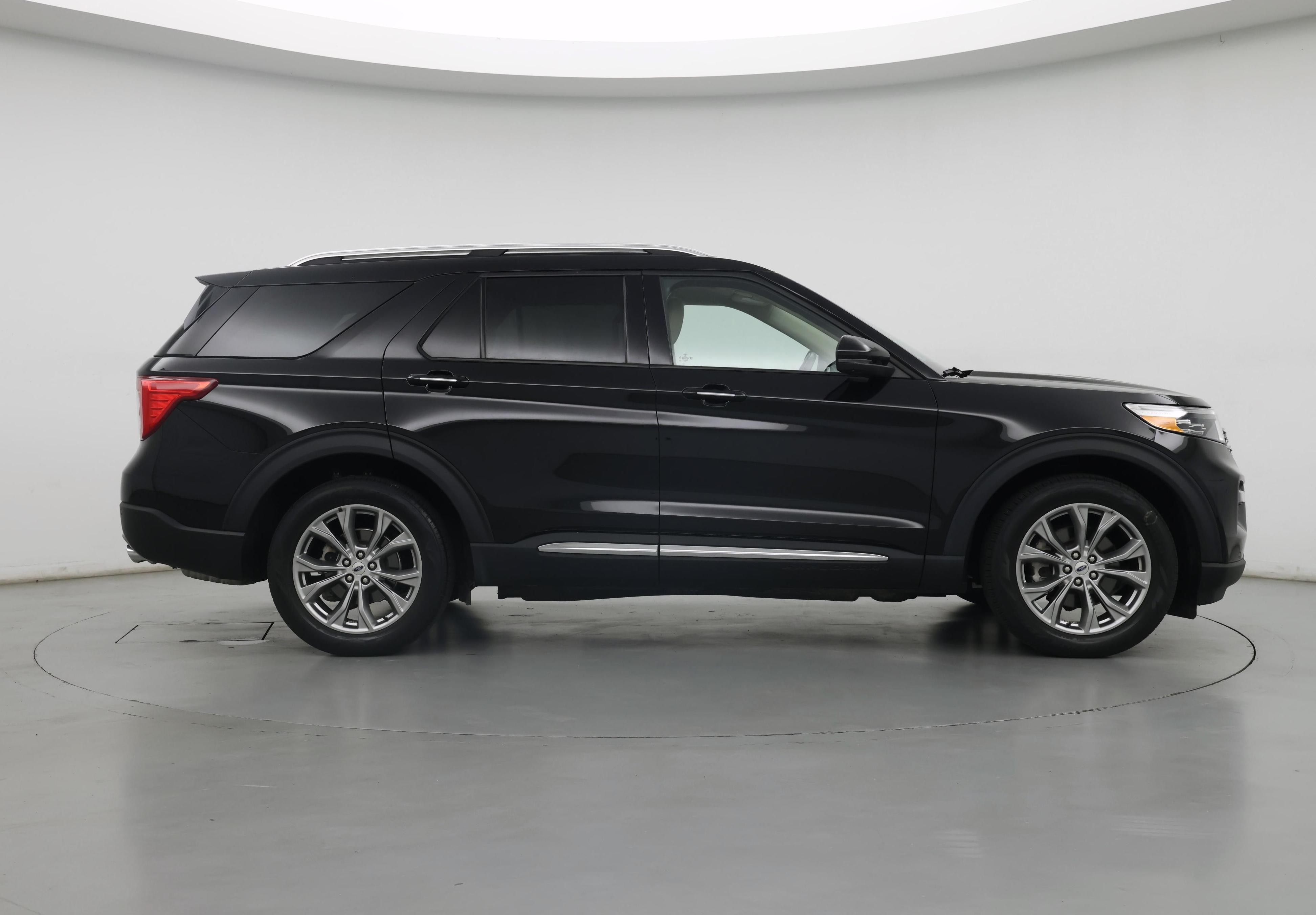 Thumbnail: 2022 Ford Explorer - 7