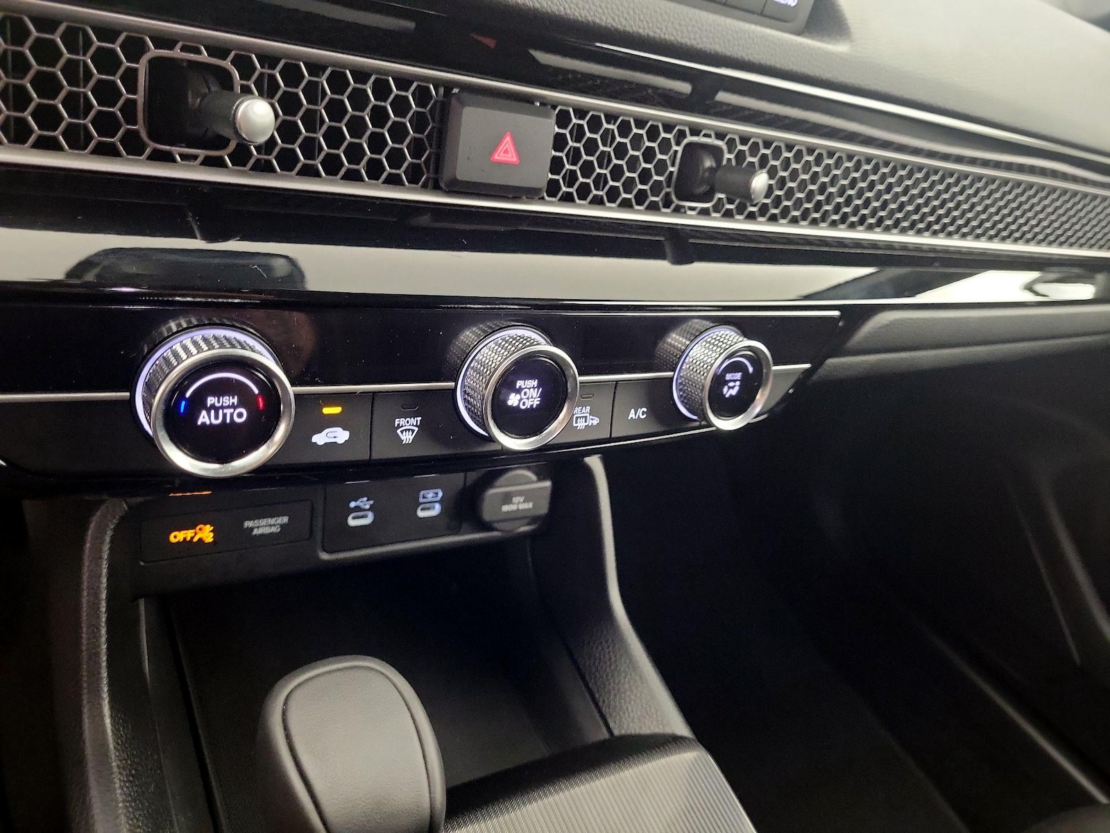2025 Honda Civic Hatchback Sport - Photo 17