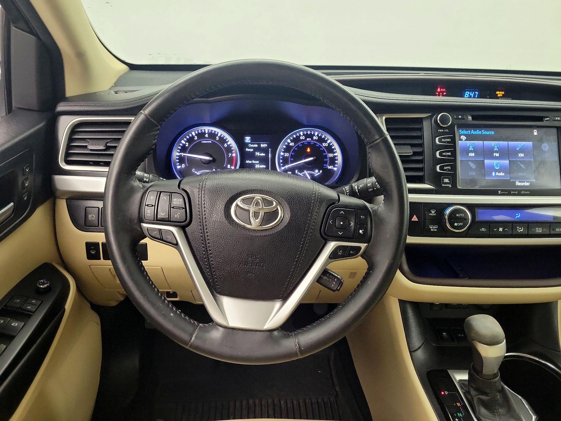 Thumbnail: 2017 Toyota Highlander - 10