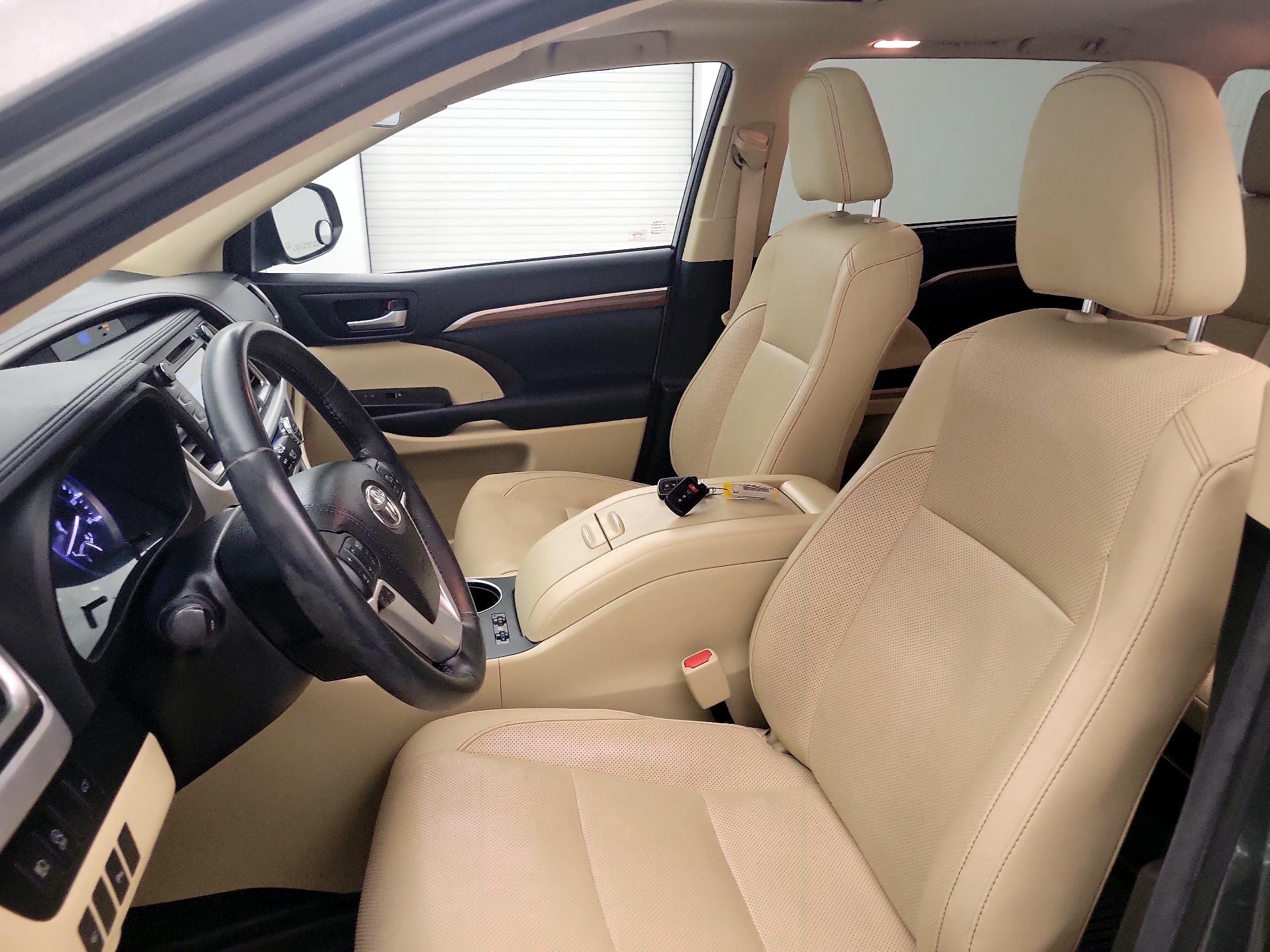 Thumbnail: 2017 Toyota Highlander - 11