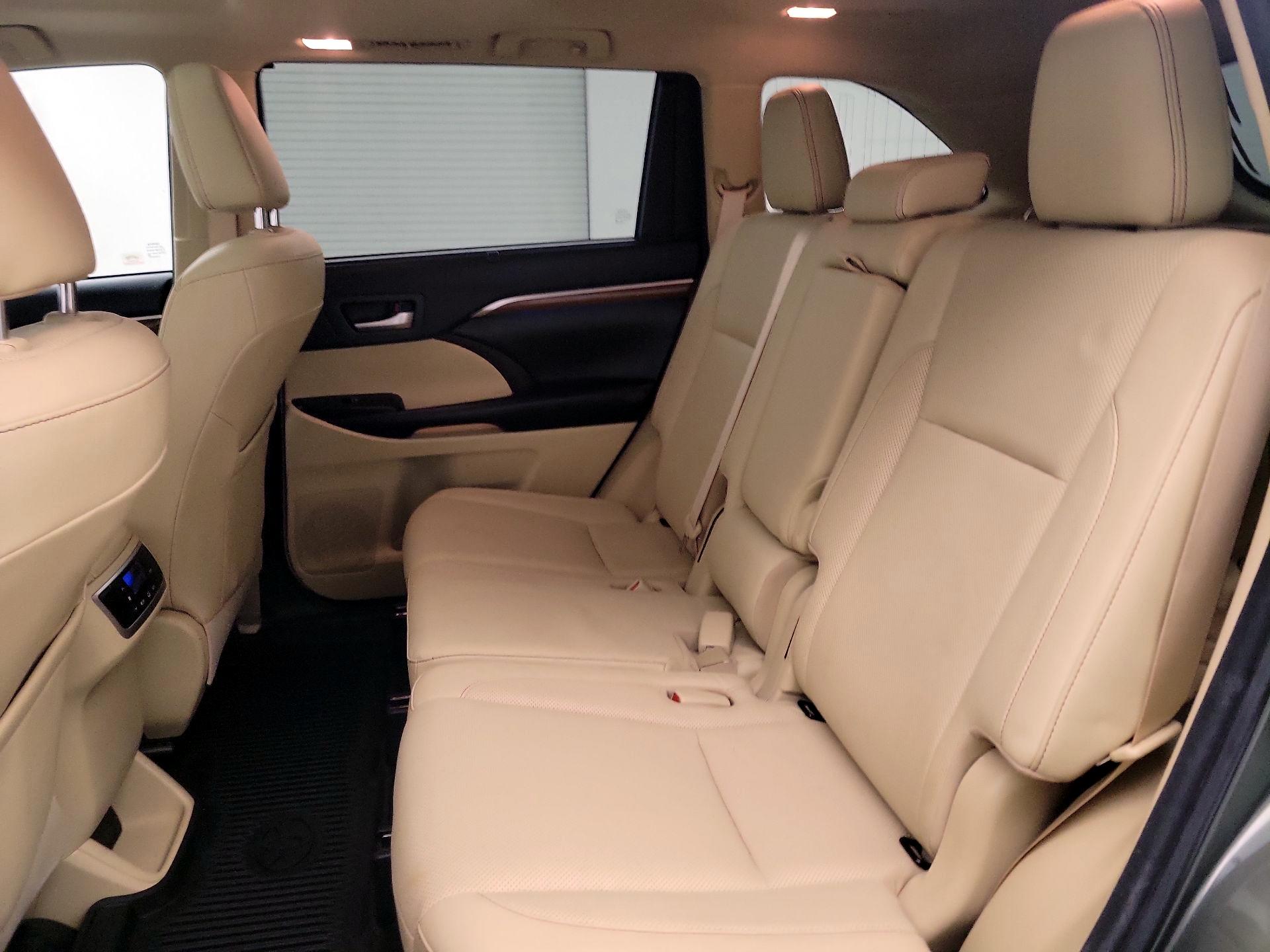 Thumbnail: 2017 Toyota Highlander - 20
