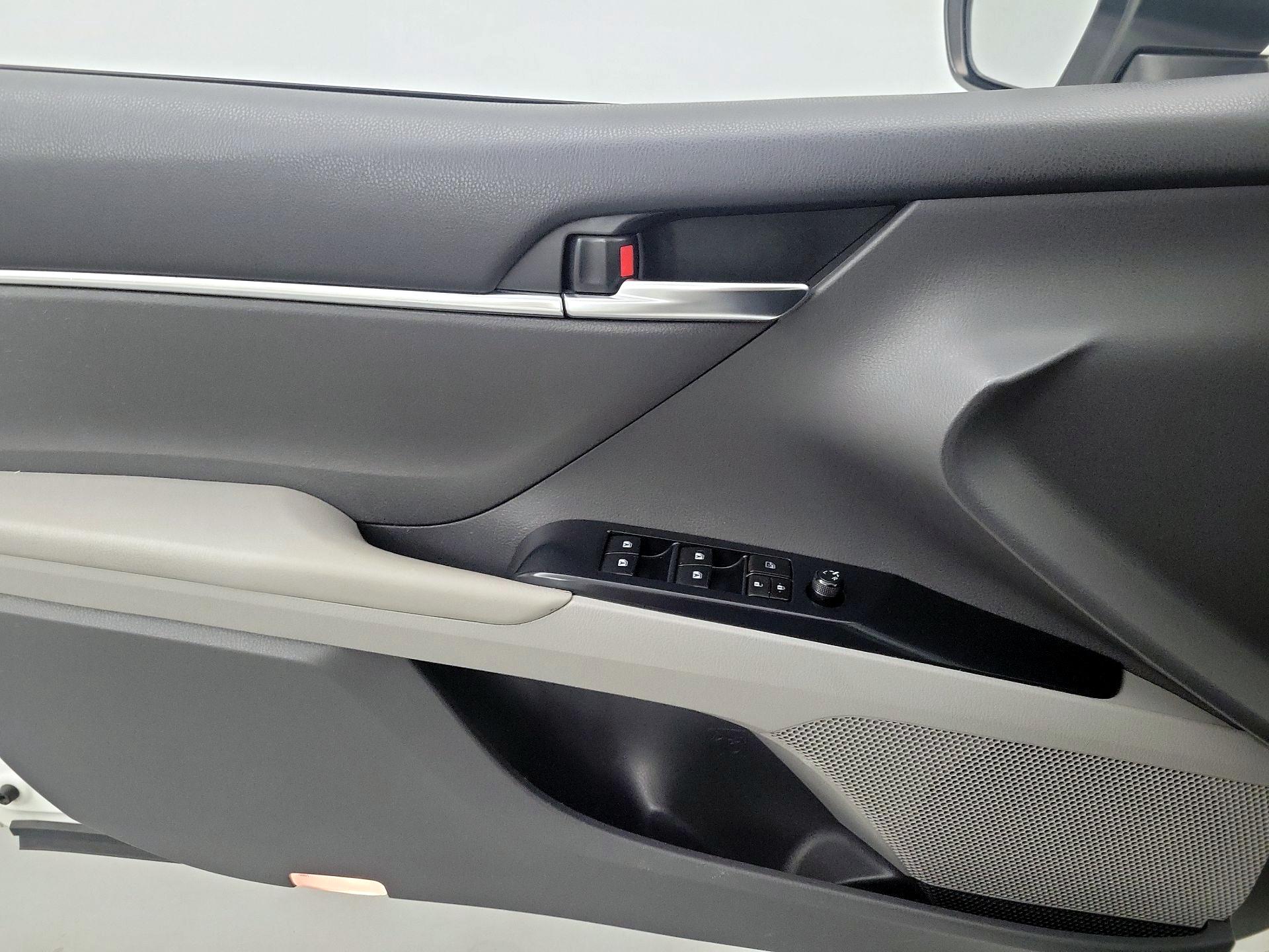 Thumbnail: 2019 Toyota Camry - 12